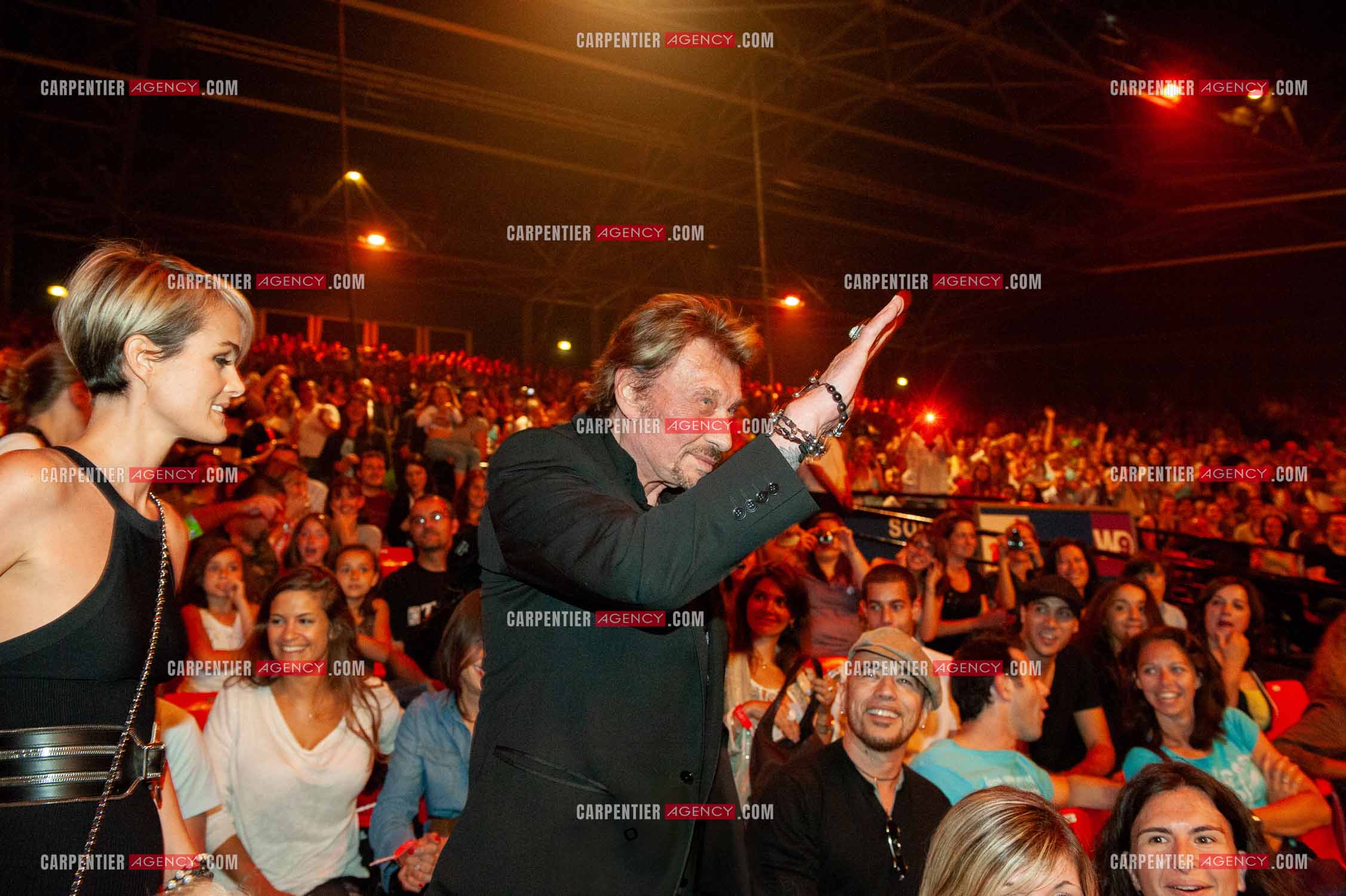 Le chanteur Johnny Hallyday accompagné de son épouse Laeticia, arrivant au Zénith de Paris pour assister au concert de son ami Christophe Maé.    ( Exclusif )