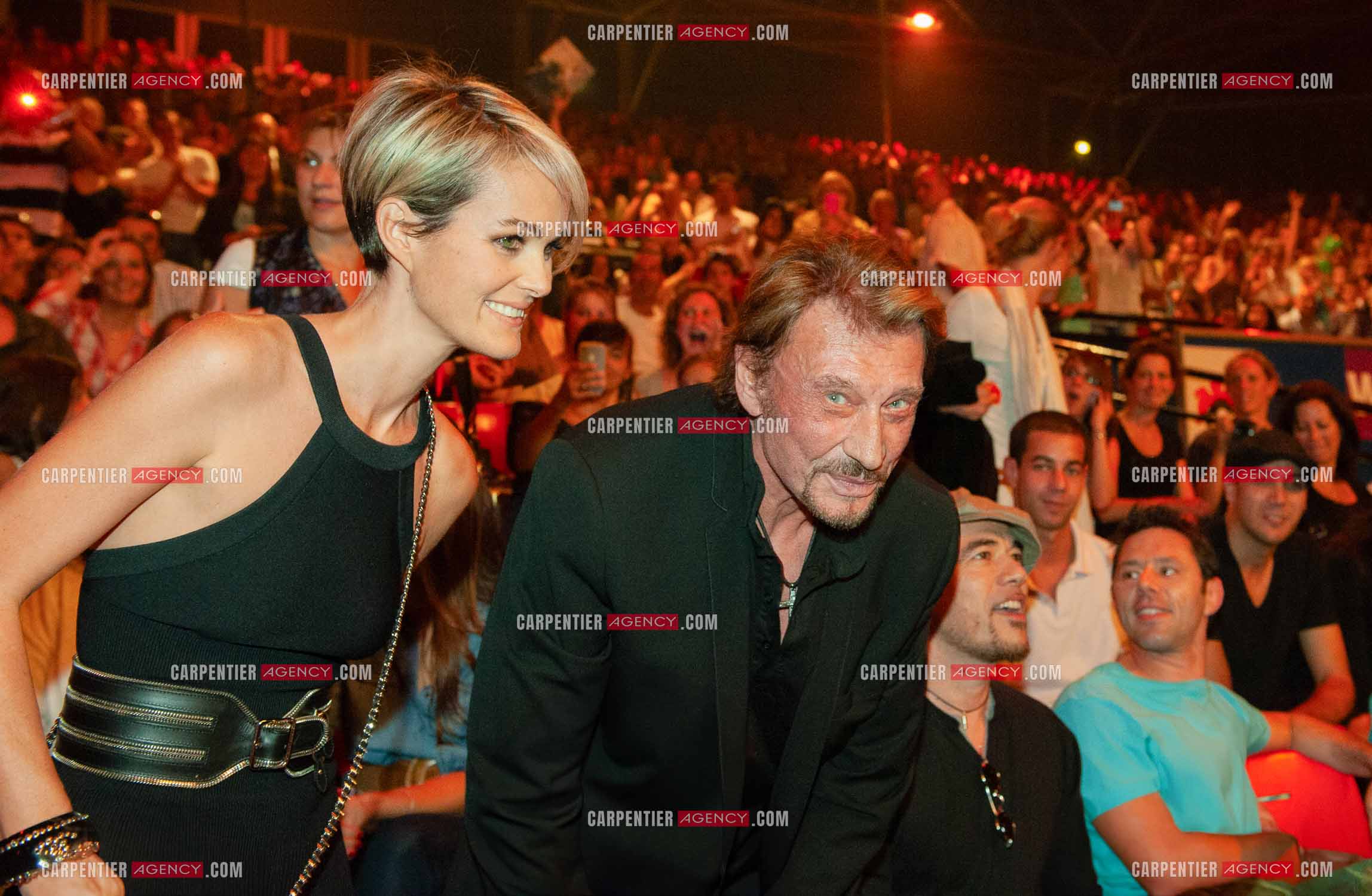 Le chanteur Johnny Hallyday accompagné de son épouse Laeticia, arrivant au Zénith de Paris pour assister au concert de son ami Christophe Maé.    ( Exclusif )