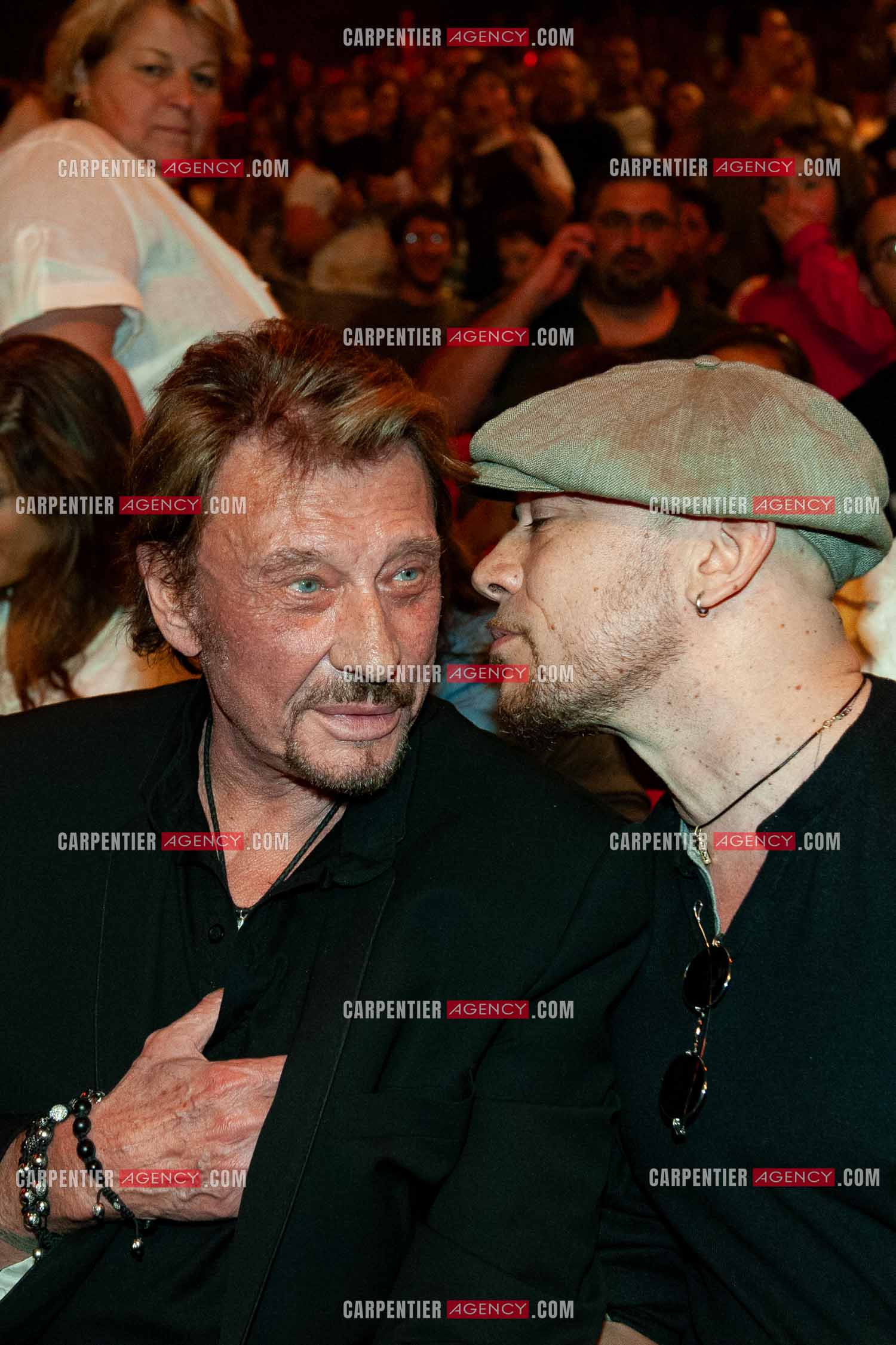 Johnny Hallyday et Pascal Obispo au Zénith de Paris pour assister au concert de leur ami Christophe Maé.                                  ( Exclusif )