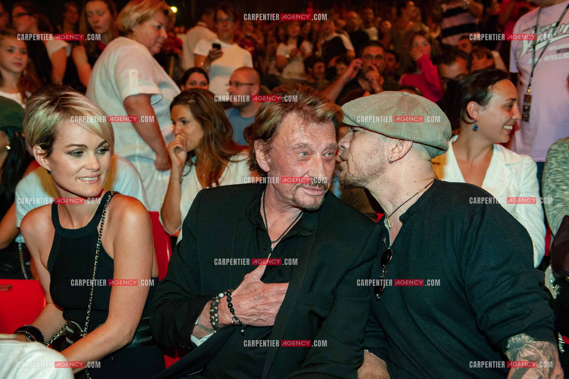 Le chanteur Johnny Hallyday accompagné de son épouse Laeticia Hallyday et de Pascal Obispo au Zénith de Paris pour assister au concert de son ami Christophe Maé.   ( Exclusif )