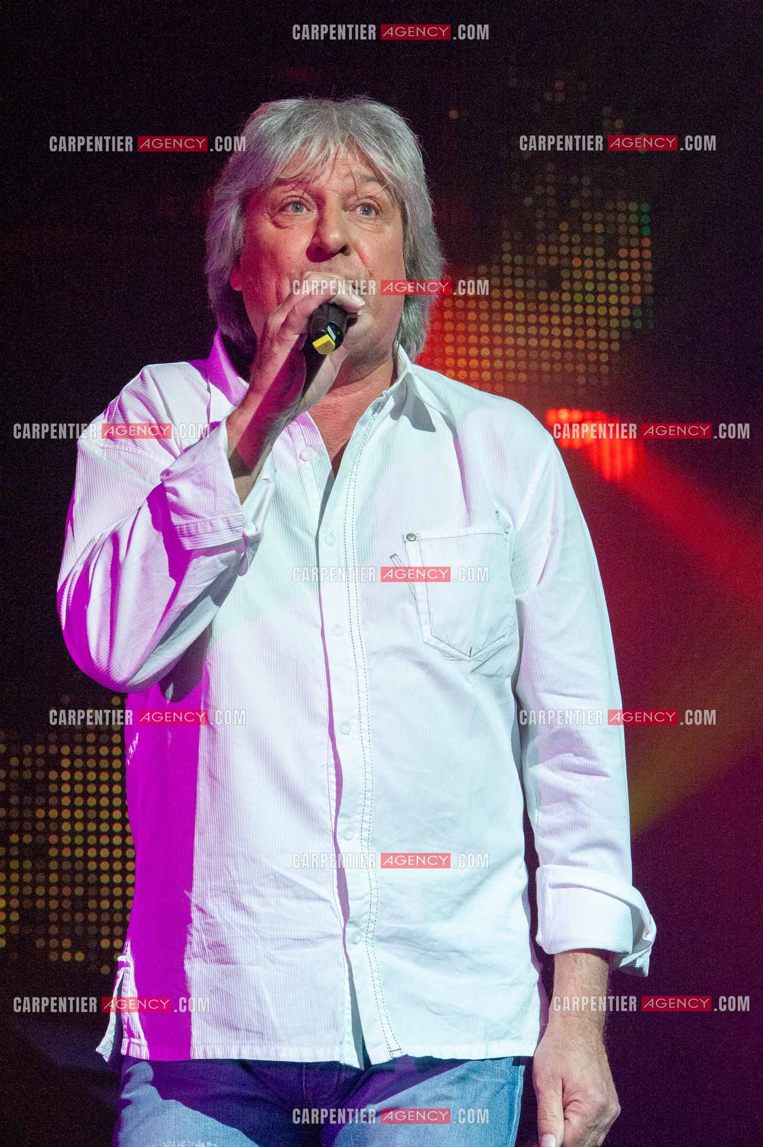 Le chanteur Cookie Dingler connu pour son tube “ Femme Libérée “ dans la tournée RFM LOVE 80 au Zénith de Paris en 2010.      ( Exclusif )