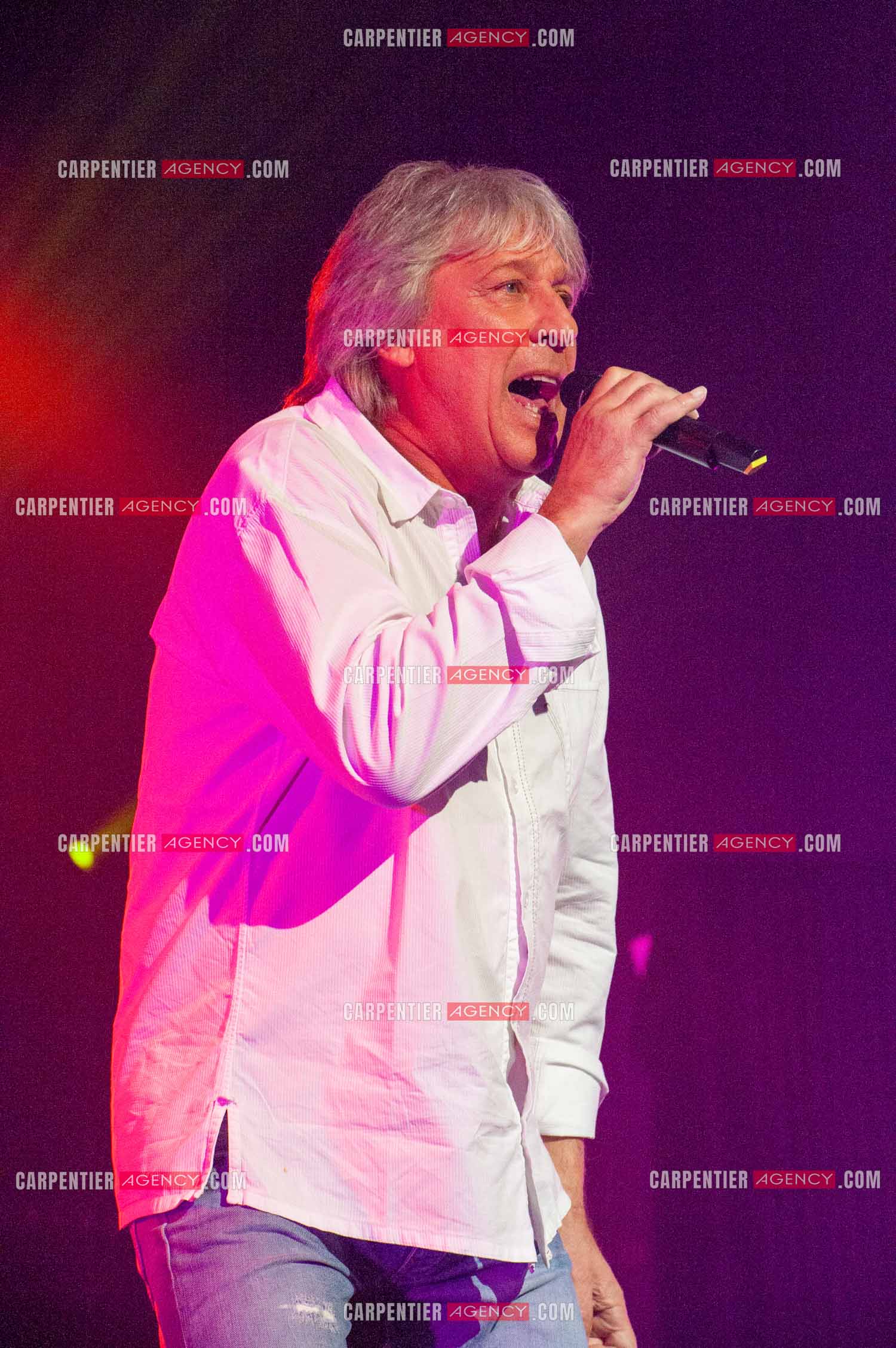 Le chanteur Cookie Dingler connu pour son tube “ Femme Libérée “ dans la tournée RFM LOVE 80 au Zénith de Paris en 2010.      ( Exclusif )