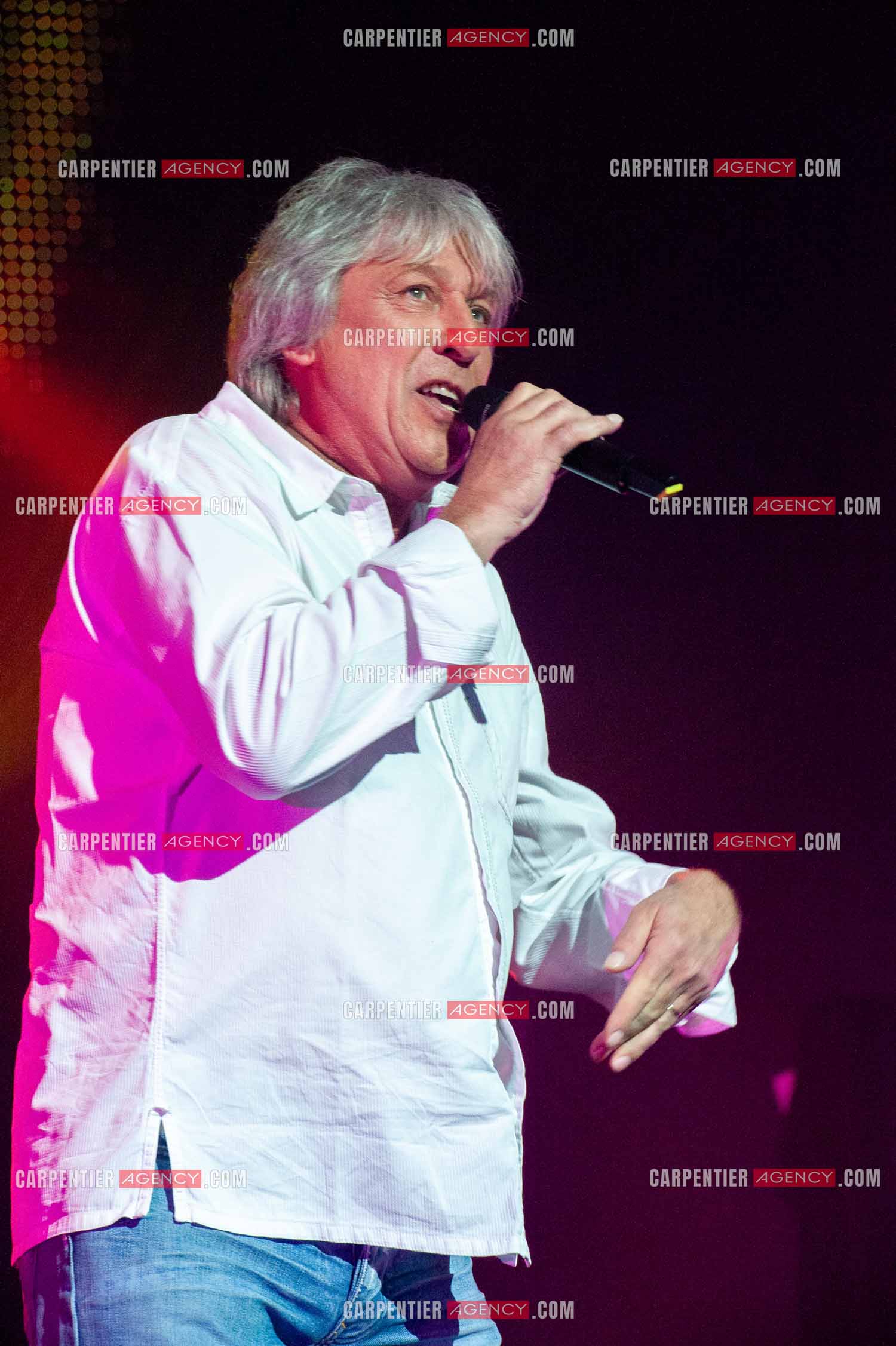 Le chanteur Cookie Dingler connu pour son tube “ Femme Libérée “ dans la tournée RFM LOVE 80 au Zénith de Paris en 2010.      ( Exclusif )
