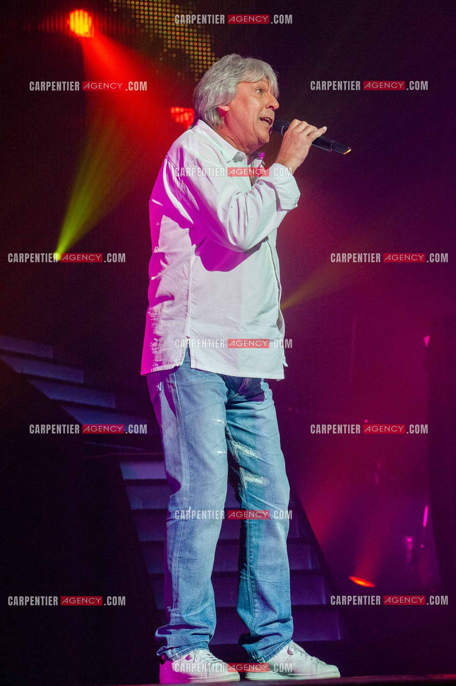 Le chanteur Cookie Dingler connu pour son tube “ Femme Libérée “ dans la tournée RFM LOVE 80 au Zénith de Paris en 2010.      ( Exclusif )