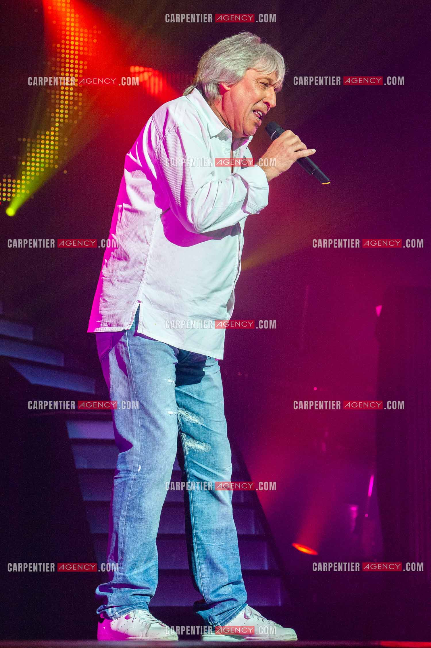 Le chanteur Cookie Dingler connu pour son tube “ Femme Libérée “ dans la tournée RFM LOVE 80 au Zénith de Paris en 2010.      ( Exclusif )