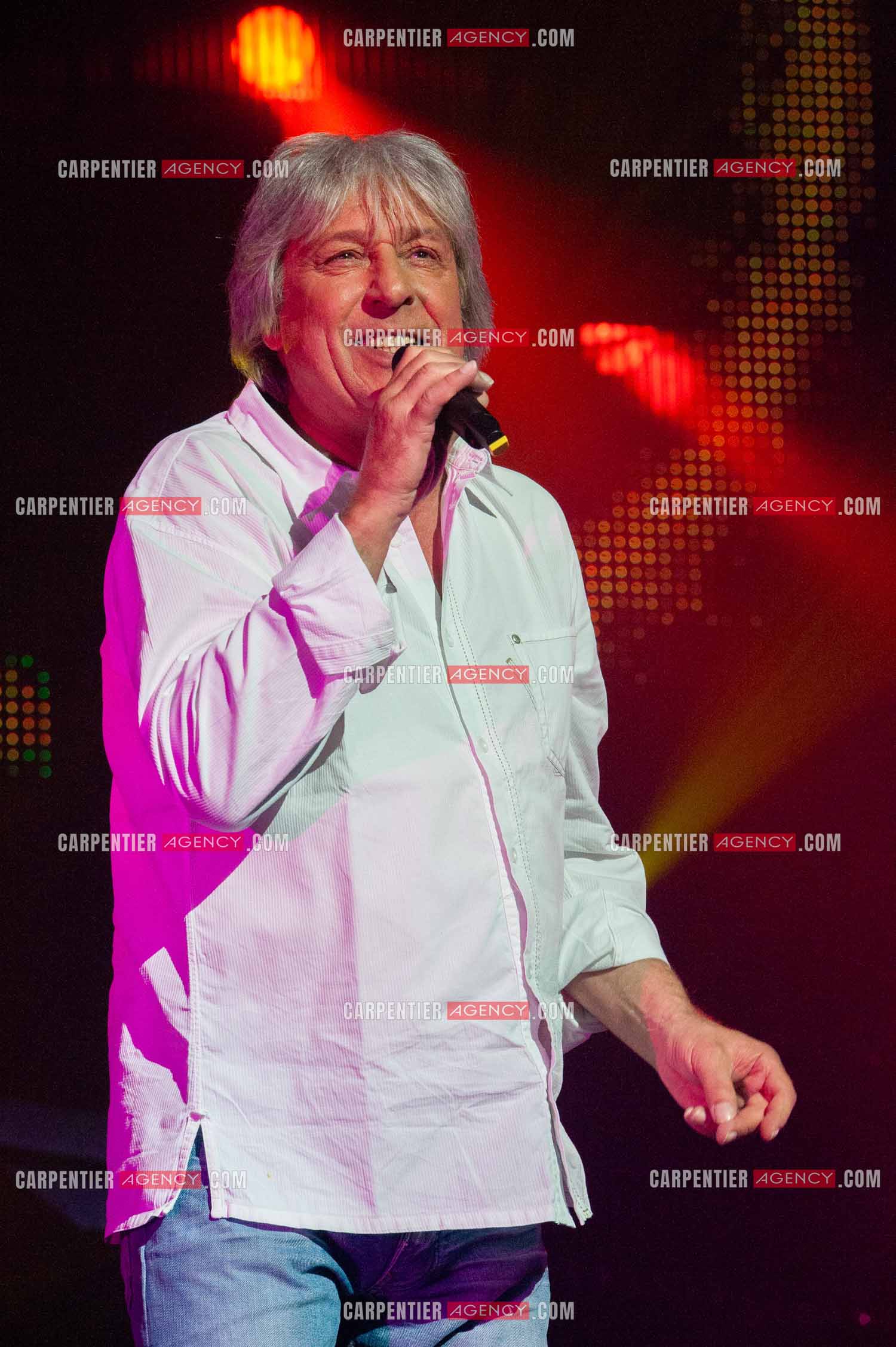 Le chanteur Cookie Dingler connu pour son tube “ Femme Libérée “ dans la tournée RFM LOVE 80 au Zénith de Paris en 2010.      ( Exclusif )
