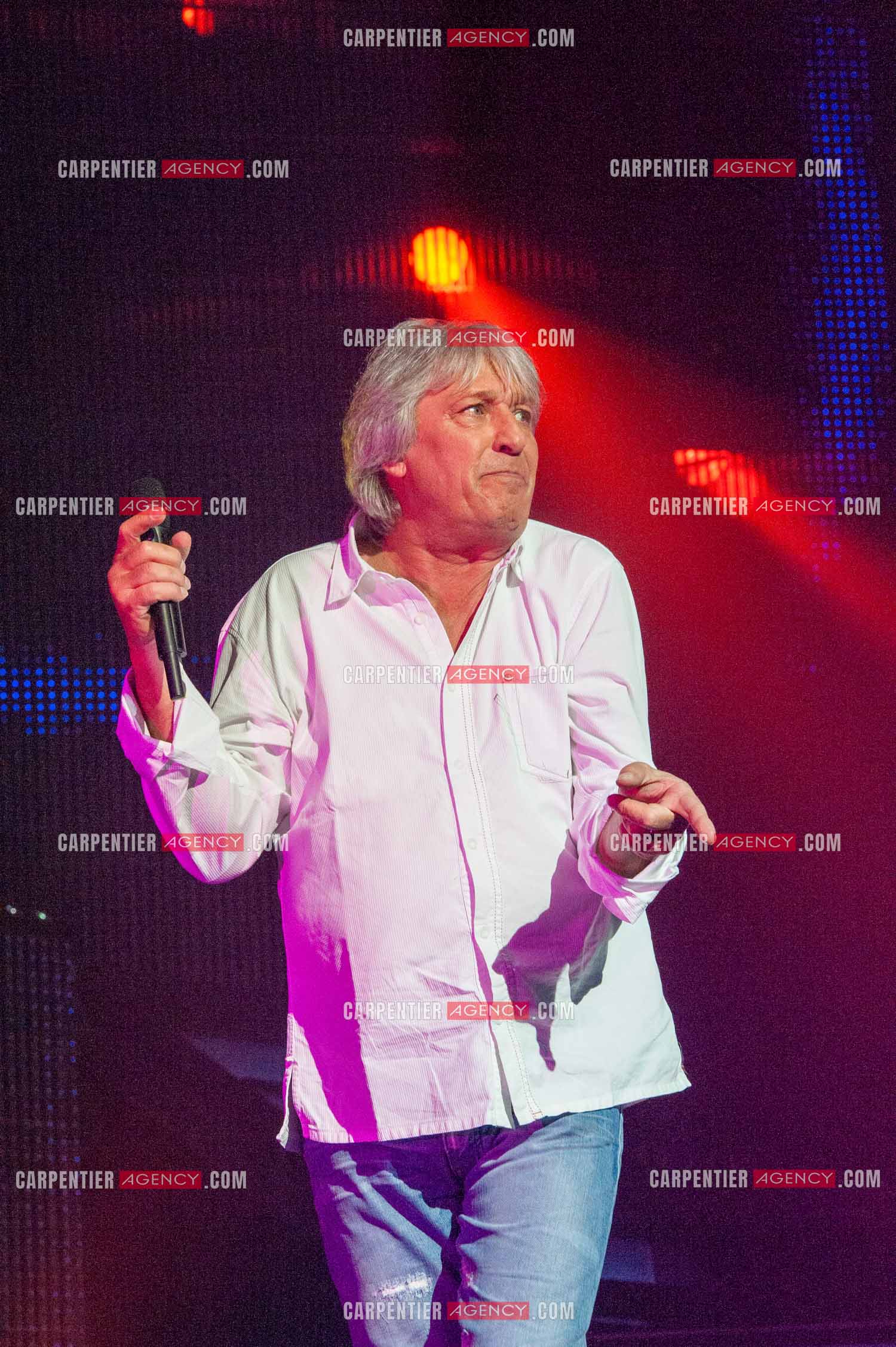 Le chanteur Cookie Dingler connu pour son tube “ Femme Libérée “ dans la tournée RFM LOVE 80 au Zénith de Paris en 2010.      ( Exclusif )