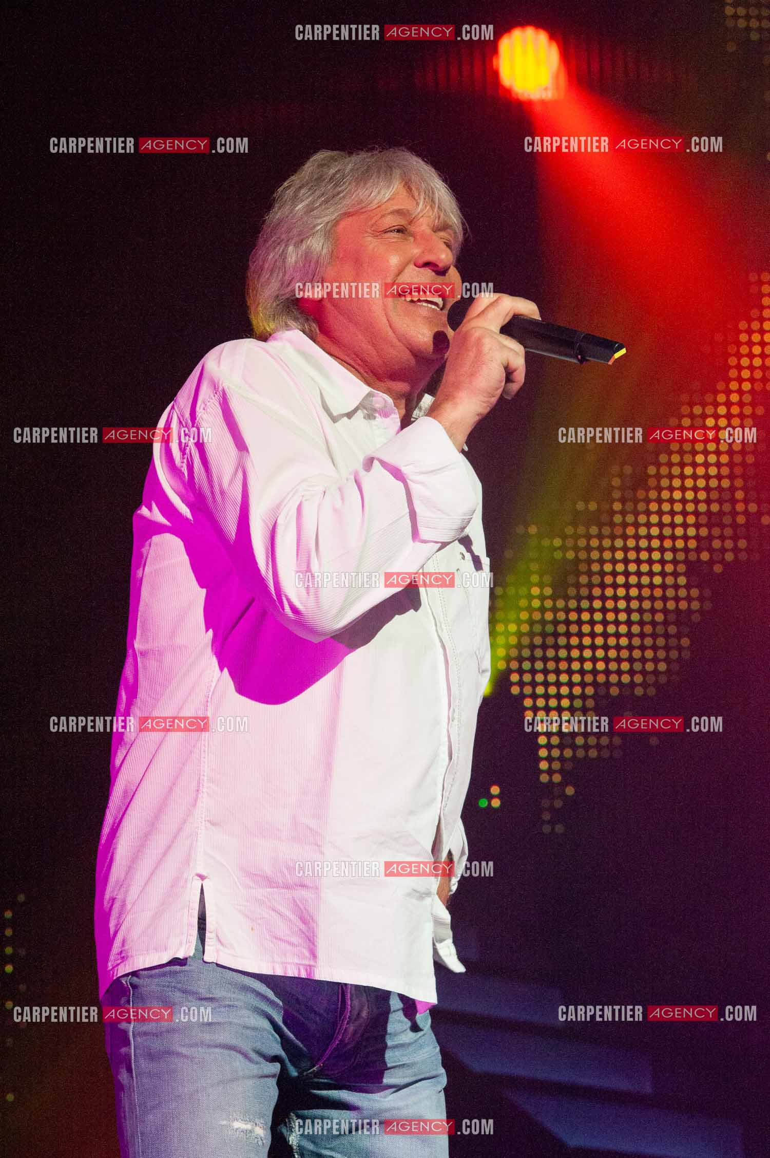 Le chanteur Cookie Dingler connu pour son tube “ Femme Libérée “ dans la tournée RFM LOVE 80 au Zénith de Paris en 2010.      ( Exclusif )