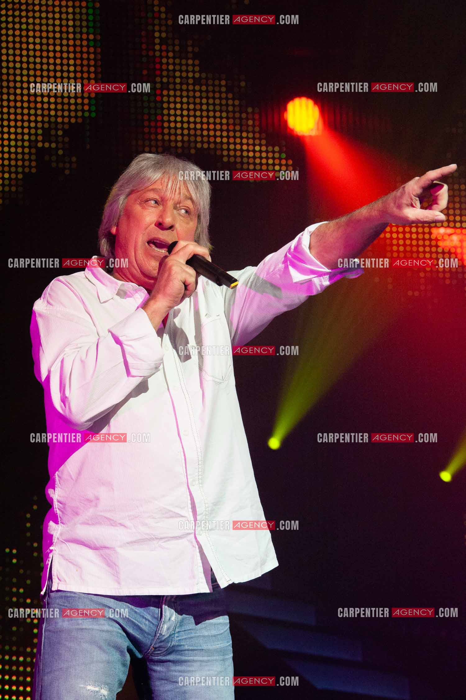 Le chanteur Cookie Dingler connu pour son tube “ Femme Libérée “ dans la tournée RFM LOVE 80 au Zénith de Paris en 2010.      ( Exclusif )