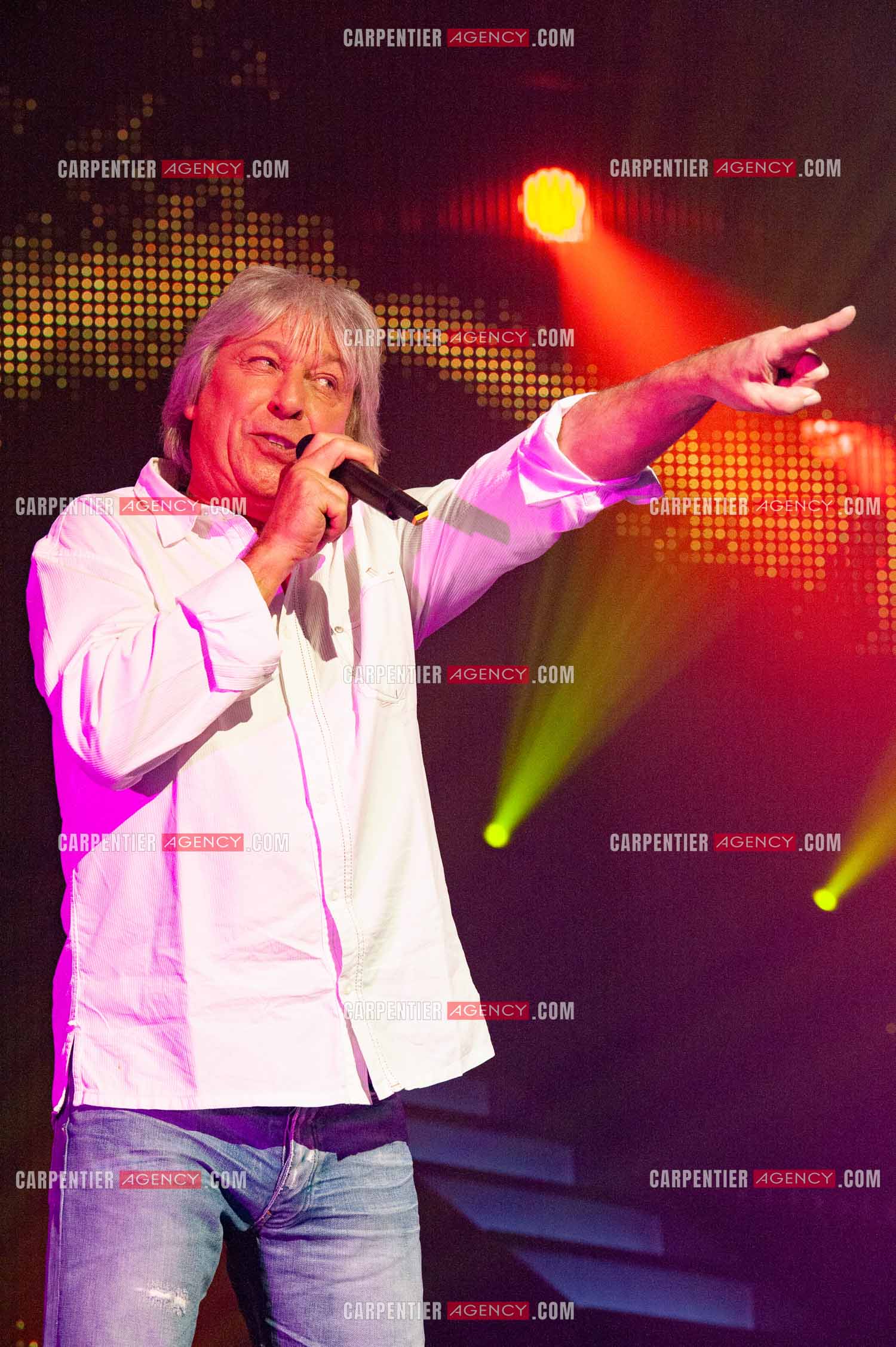 Le chanteur Cookie Dingler connu pour son tube “ Femme Libérée “ dans la tournée RFM LOVE 80 au Zénith de Paris en 2010.      ( Exclusif )