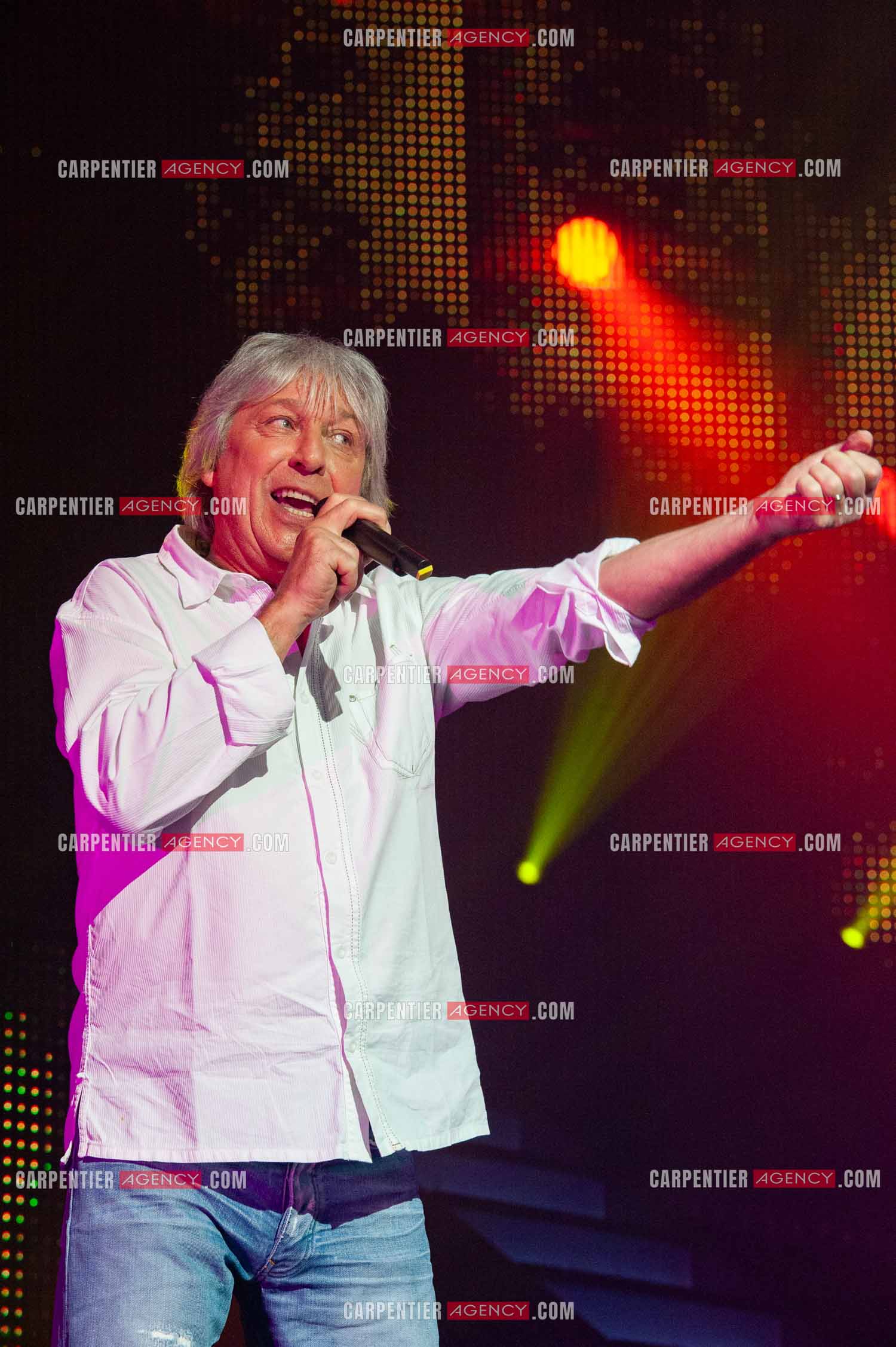 Le chanteur Cookie Dingler connu pour son tube “ Femme Libérée “ dans la tournée RFM LOVE 80 au Zénith de Paris en 2010.      ( Exclusif )