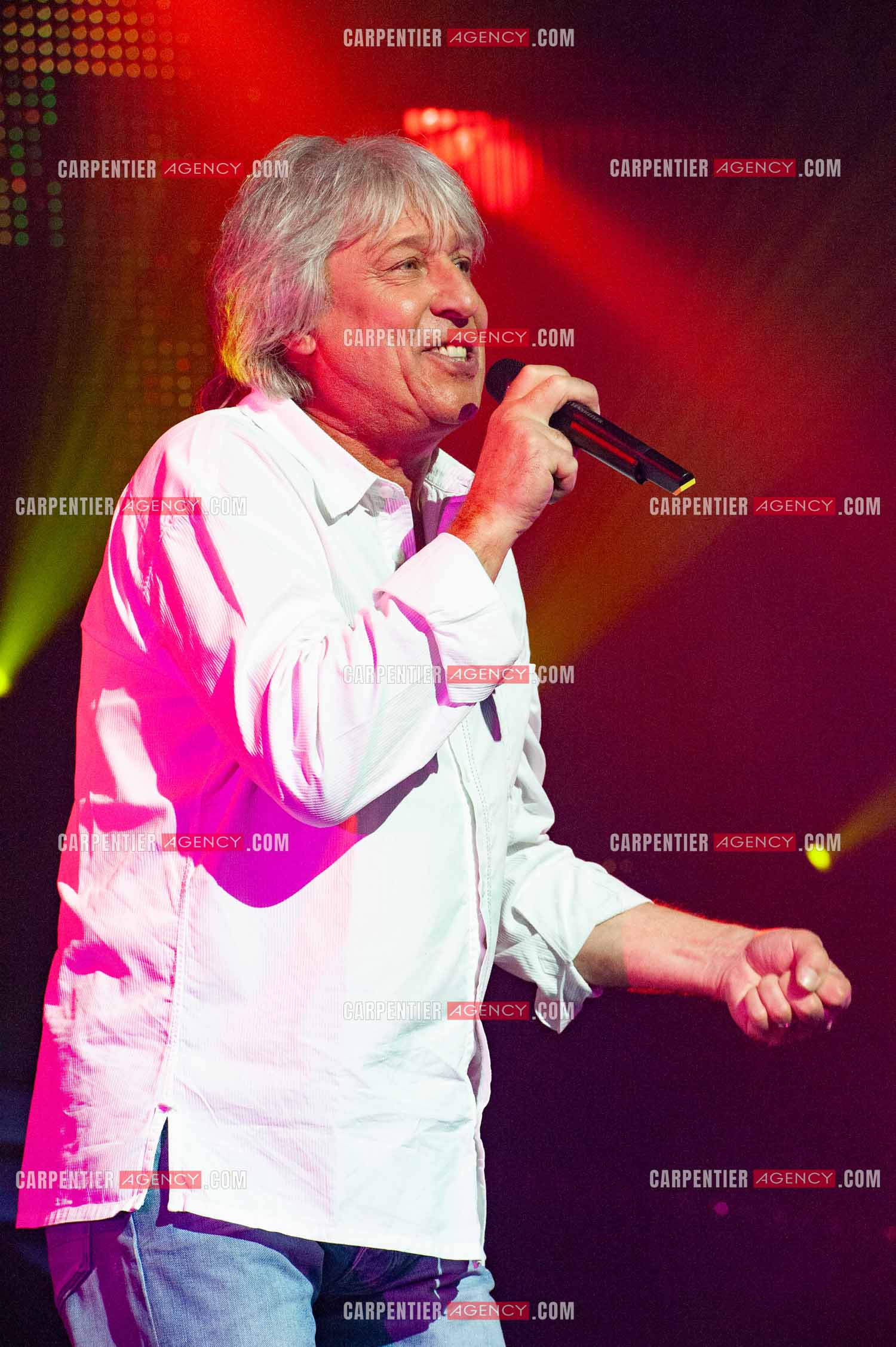 Le chanteur Cookie Dingler connu pour son tube “ Femme Libérée “ dans la tournée RFM LOVE 80 au Zénith de Paris en 2010.      ( Exclusif )