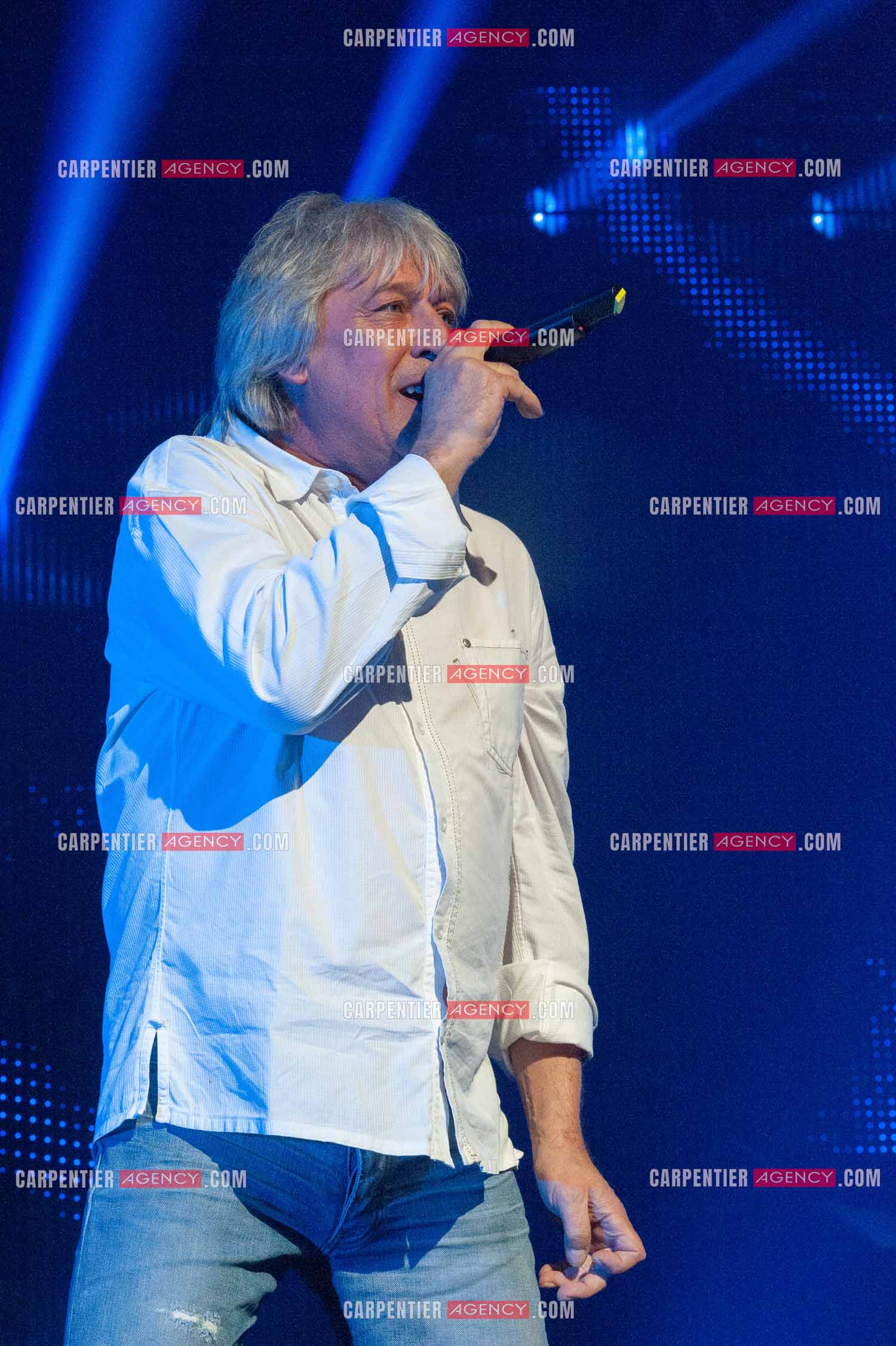 Le chanteur Cookie Dingler connu pour son tube “ Femme Libérée “ dans la tournée RFM LOVE 80 au Zénith de Paris en 2010.      ( Exclusif )