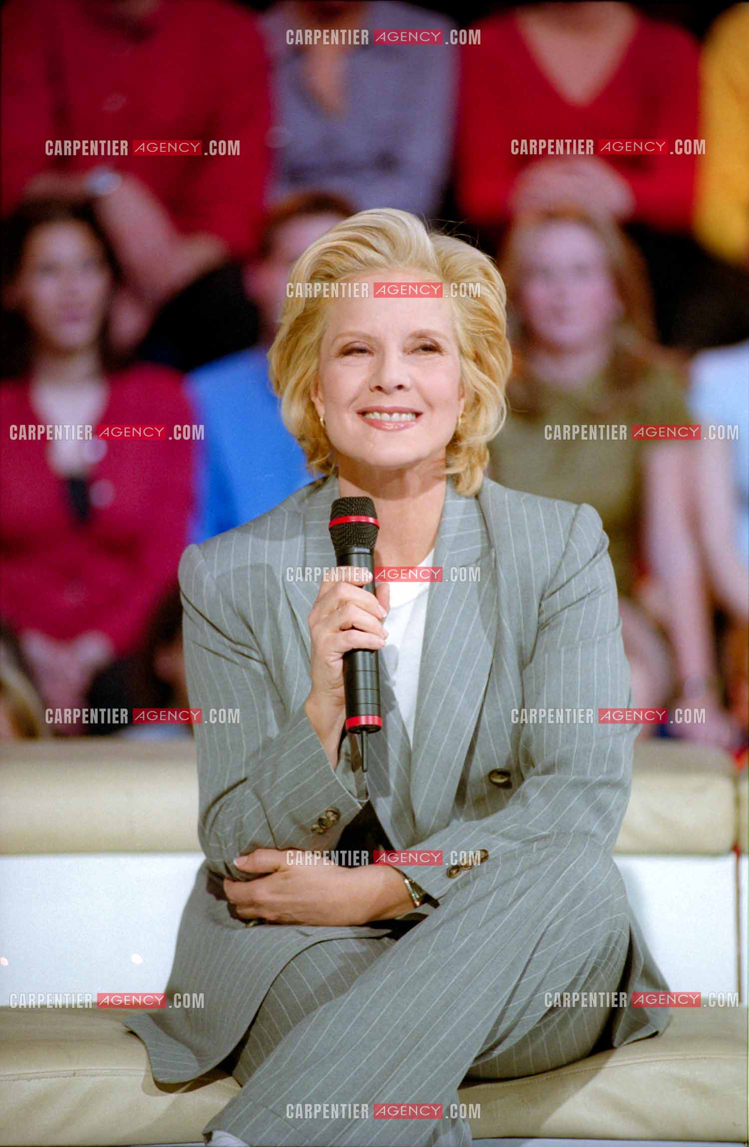 La chanteuse soprano Sylvie Vartan invitée de l'émission “Les Années Tubes“ en 1999.  ( Exclusif )