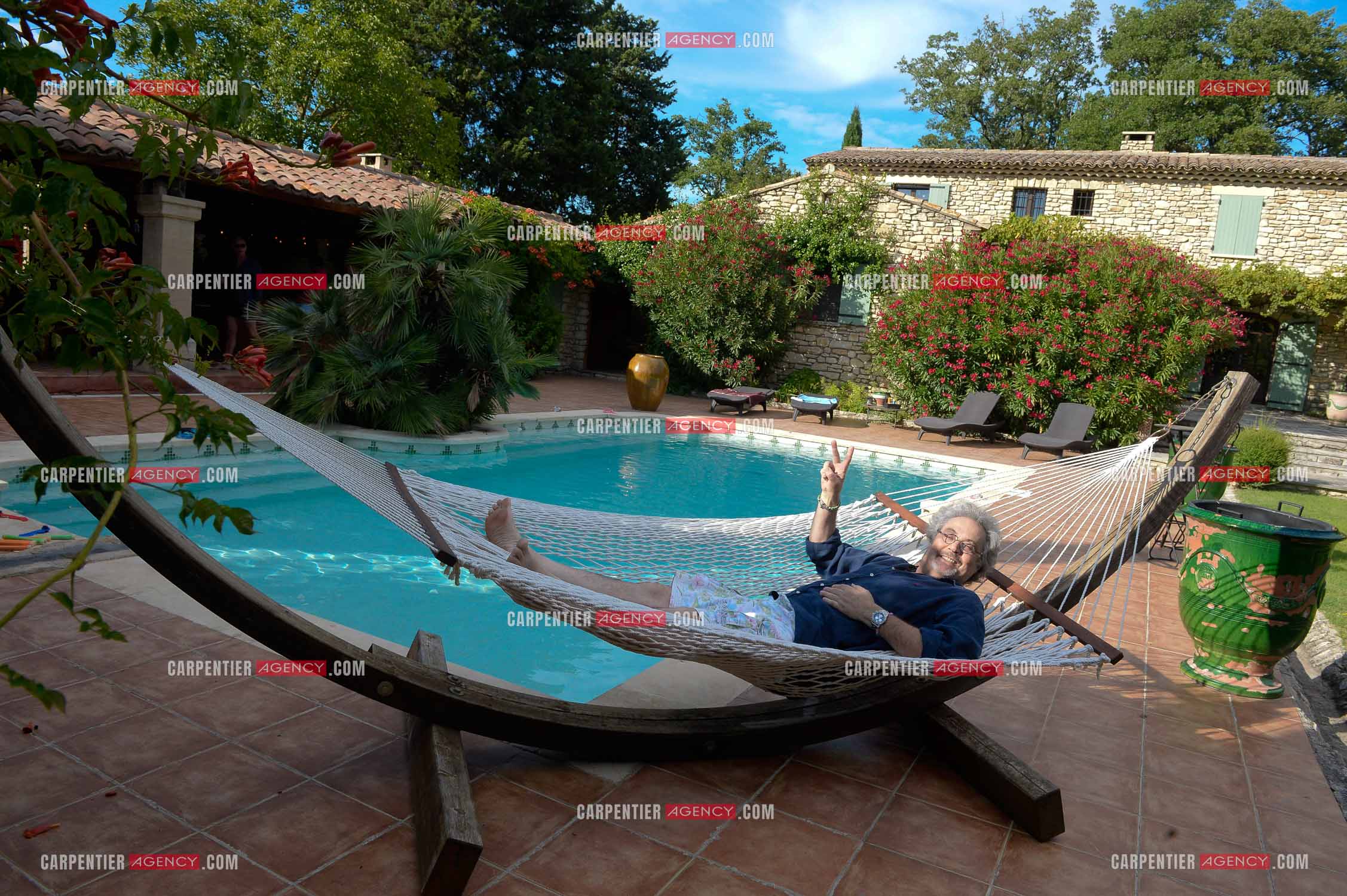 Jean-pierre Mader en vacances chez Patrick Hernandez dans le Vaucluse  près d'Avignon le 7 Août 2014.  ( Exclusif )