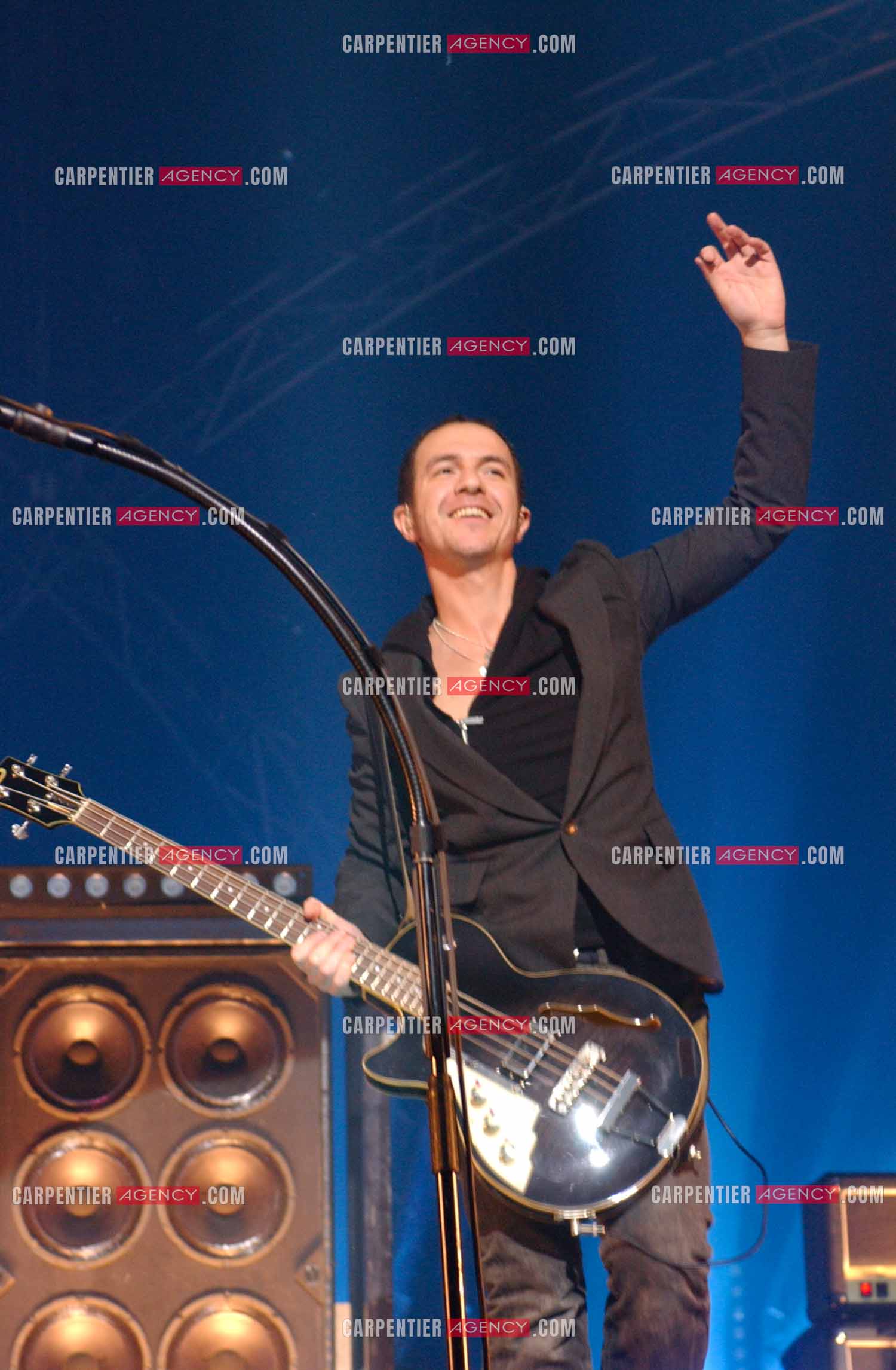 Le chanteur Calogero Maurici, dit Calogero en concert au Zénith de Paris le 08 avril 2005.