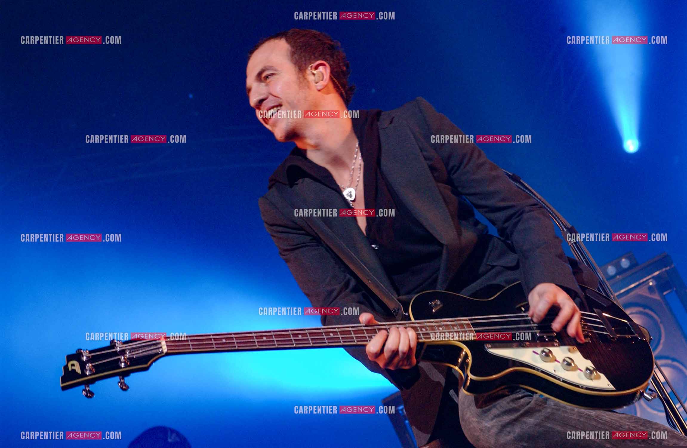Le chanteur Calogero Maurici, dit Calogero en concert au Zénith de Paris le 08 avril 2005.