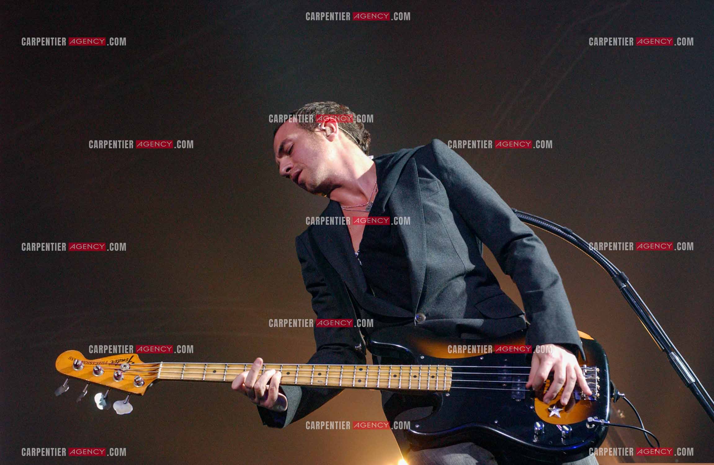 Le chanteur Calogero Maurici, dit Calogero en concert au Zénith de Paris le 08 avril 2005.