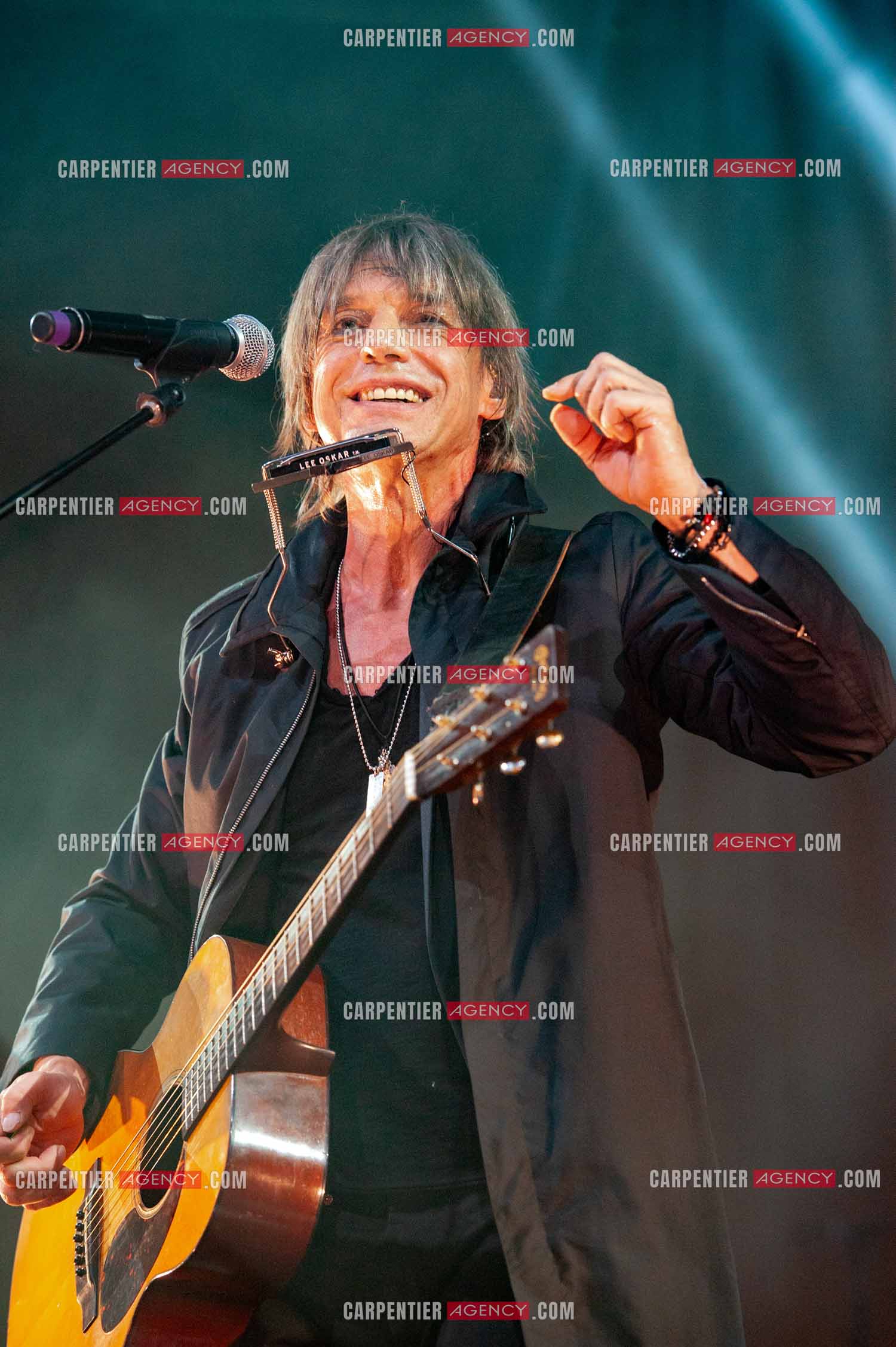 Le chanteur Jean-Louis Aubert en concert au Zénith de Paris le 30 Avril 2011.
