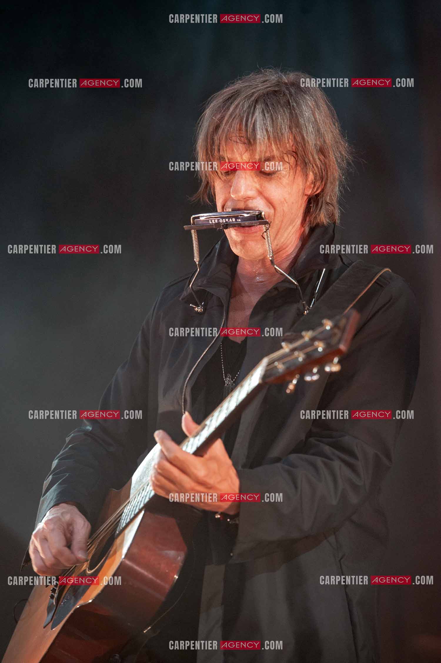 Le chanteur Jean-Louis Aubert en concert au Zénith de Paris le 30 Avril 2011.