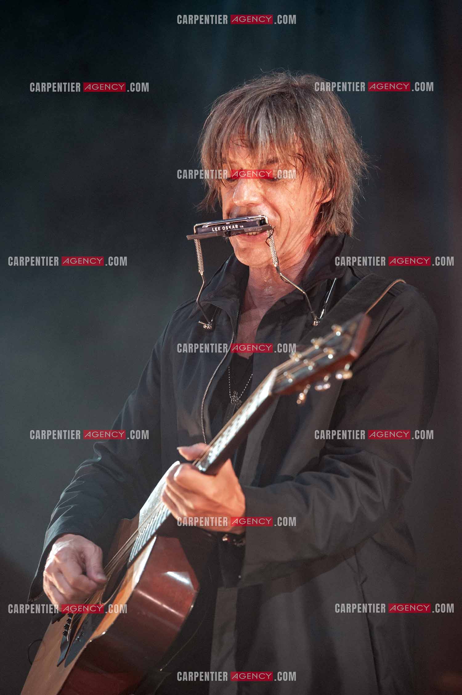 Le chanteur Jean-Louis Aubert en concert au Zénith de Paris le 30 Avril 2011.