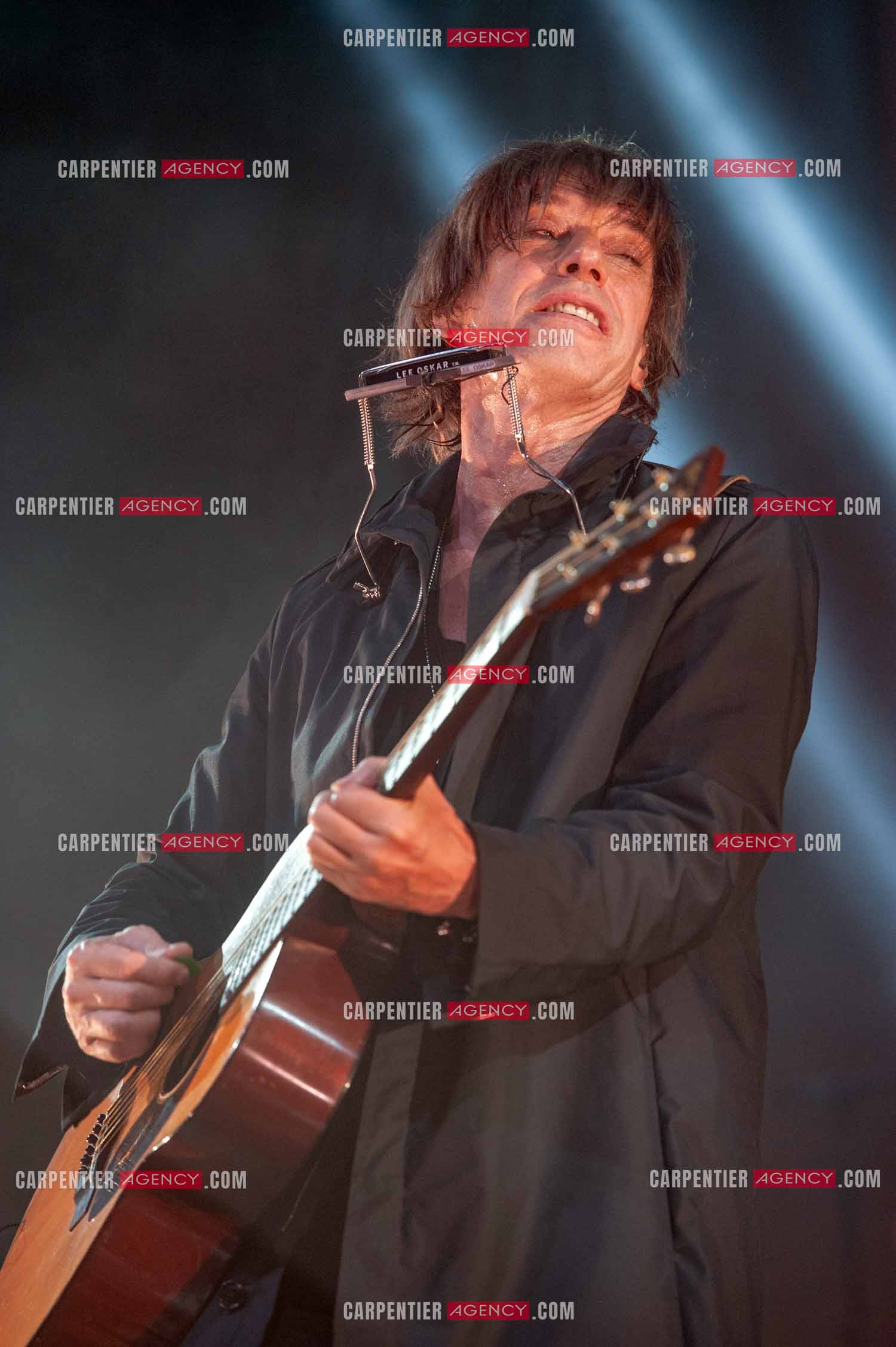 Le chanteur Jean-Louis Aubert en concert au Zénith de Paris le 30 Avril 2011.