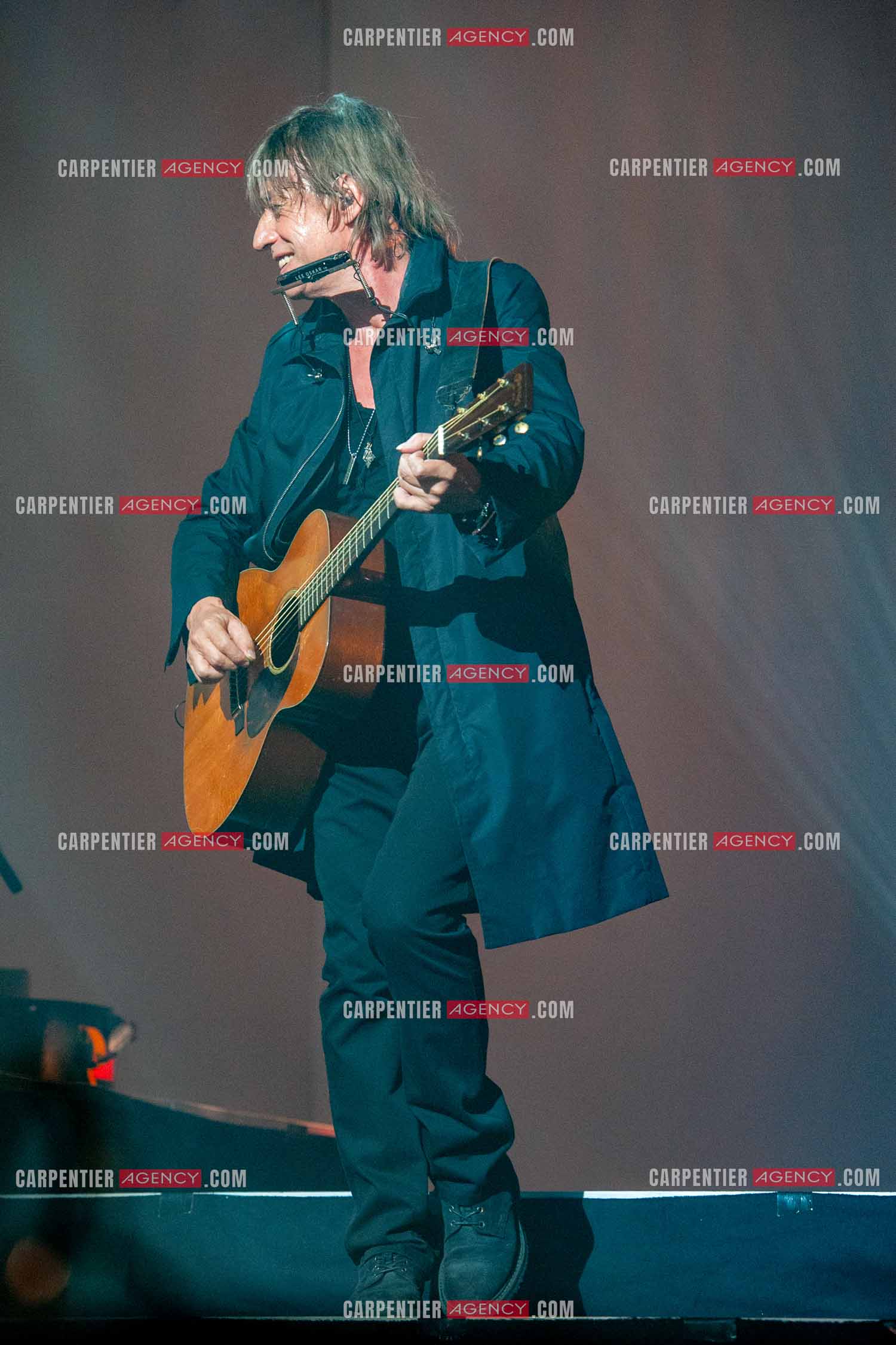 Le chanteur Jean-Louis Aubert en concert au Zénith de Paris le 30 Avril 2011.
