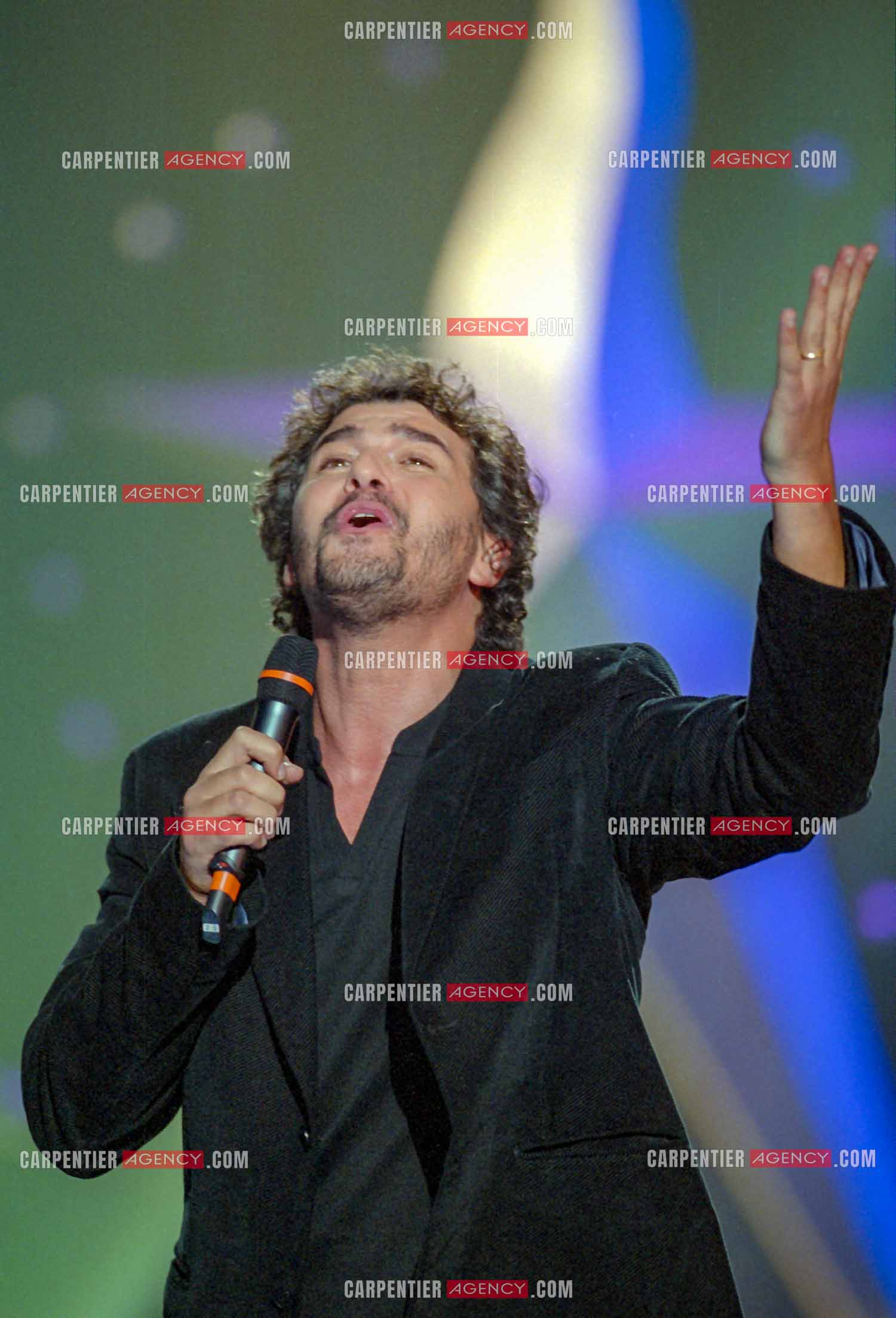 Le chanteur Danièl Lévi en concert le 20 Sept 2000.  ( Exclusif )