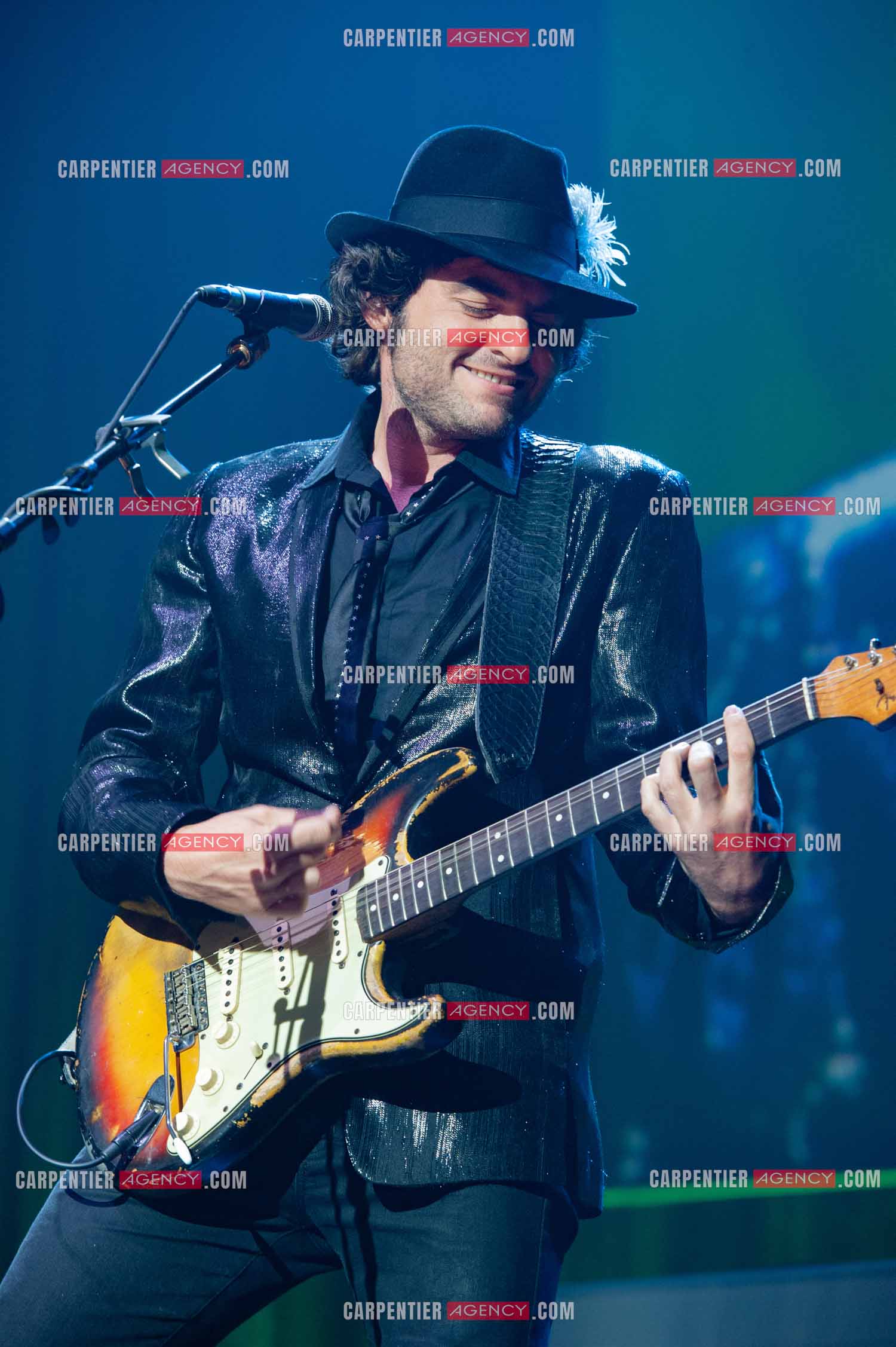 Concert au Zénith de Paris donné pour la journée internationale de la paix. Le chanteur Matthieu Chedid, dit “ M “.  ( Exclusif )