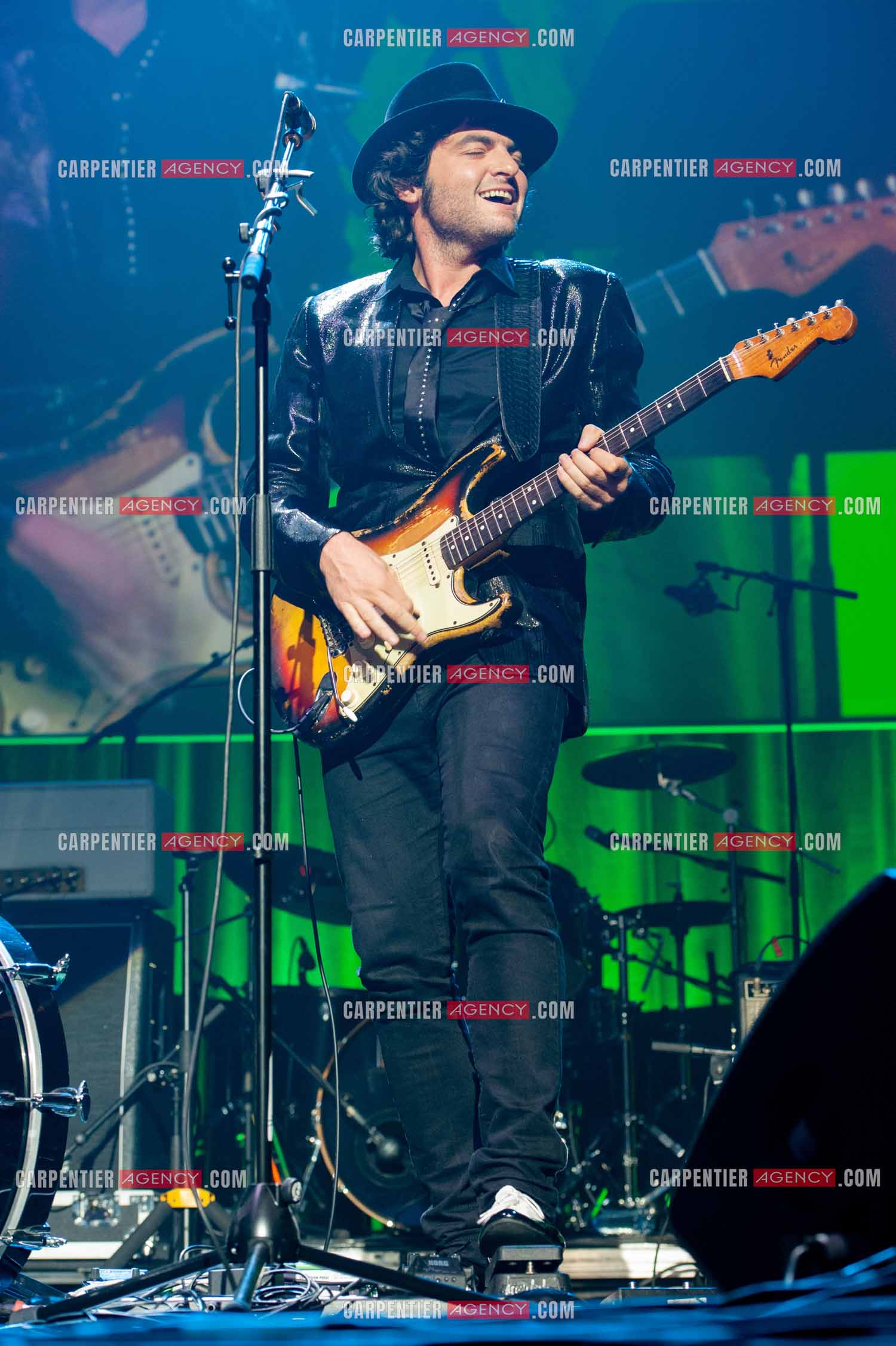 Concert au Zénith de Paris donné pour la journée internationale de la paix. Le chanteur Matthieu Chedid, dit “ M “.  ( Exclusif )