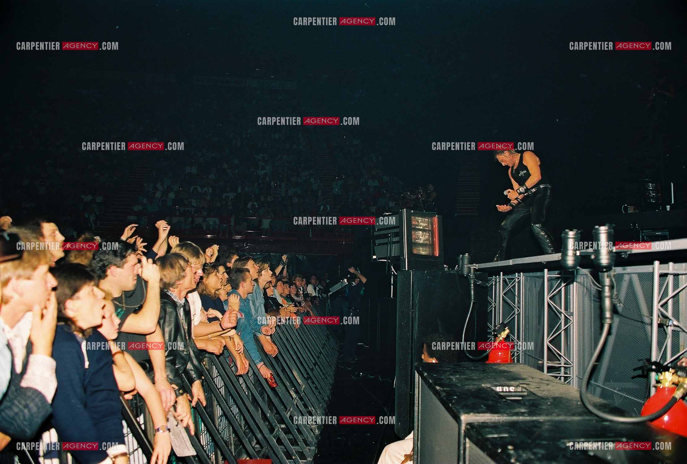 Le chanteur Johnny Hallyday en concert au Palais omnisports de Paris-Bercy du 14 septembre au 4 octobre 1992.        ( Exclusif )