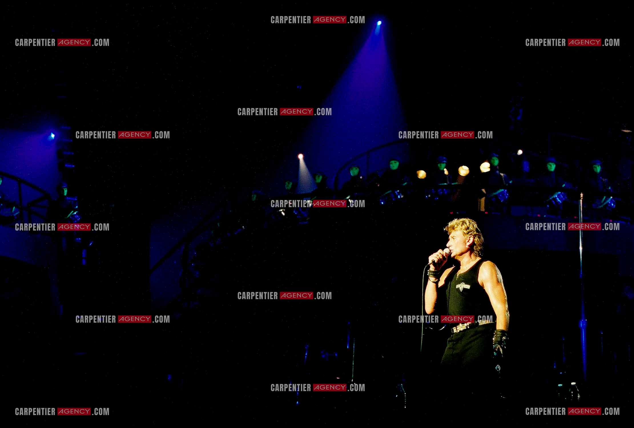 Le chanteur Johnny Hallyday en concert au Palais omnisports de Paris-Bercy du 14 septembre au 4 octobre 1992.        ( Exclusif )