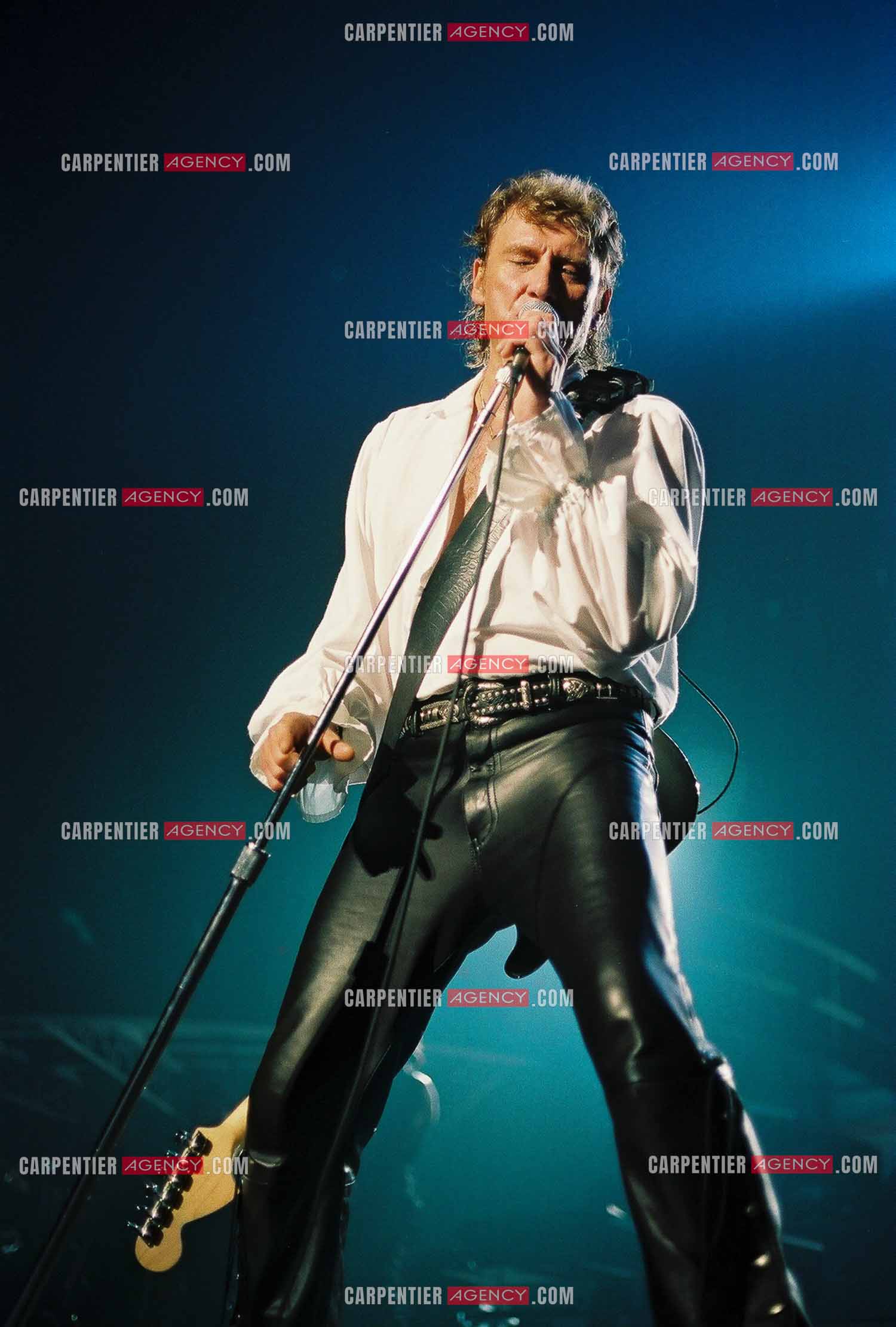 Le chanteur Johnny Hallyday en concert au Palais omnisports de Paris-Bercy du 14 septembre au 4 octobre 1992.        ( Exclusif )