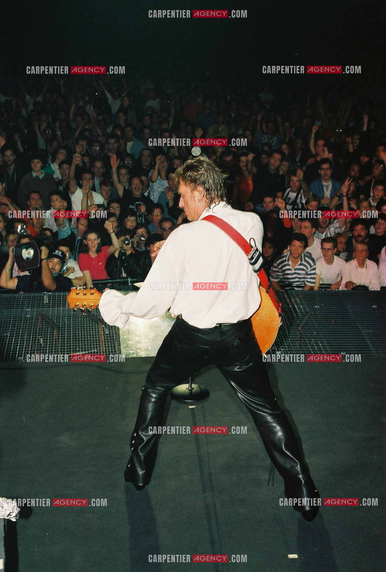 Le chanteur Johnny Hallyday en concert au Palais omnisports de Paris-Bercy du 14 septembre au 4 octobre 1992.        ( Exclusif )