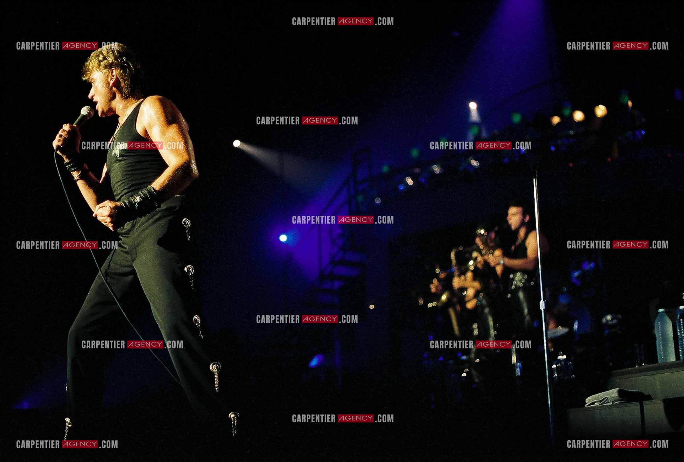 Le chanteur Johnny Hallyday en concert au Palais omnisports de Paris-Bercy du 14 septembre au 4 octobre 1992.        ( Exclusif )