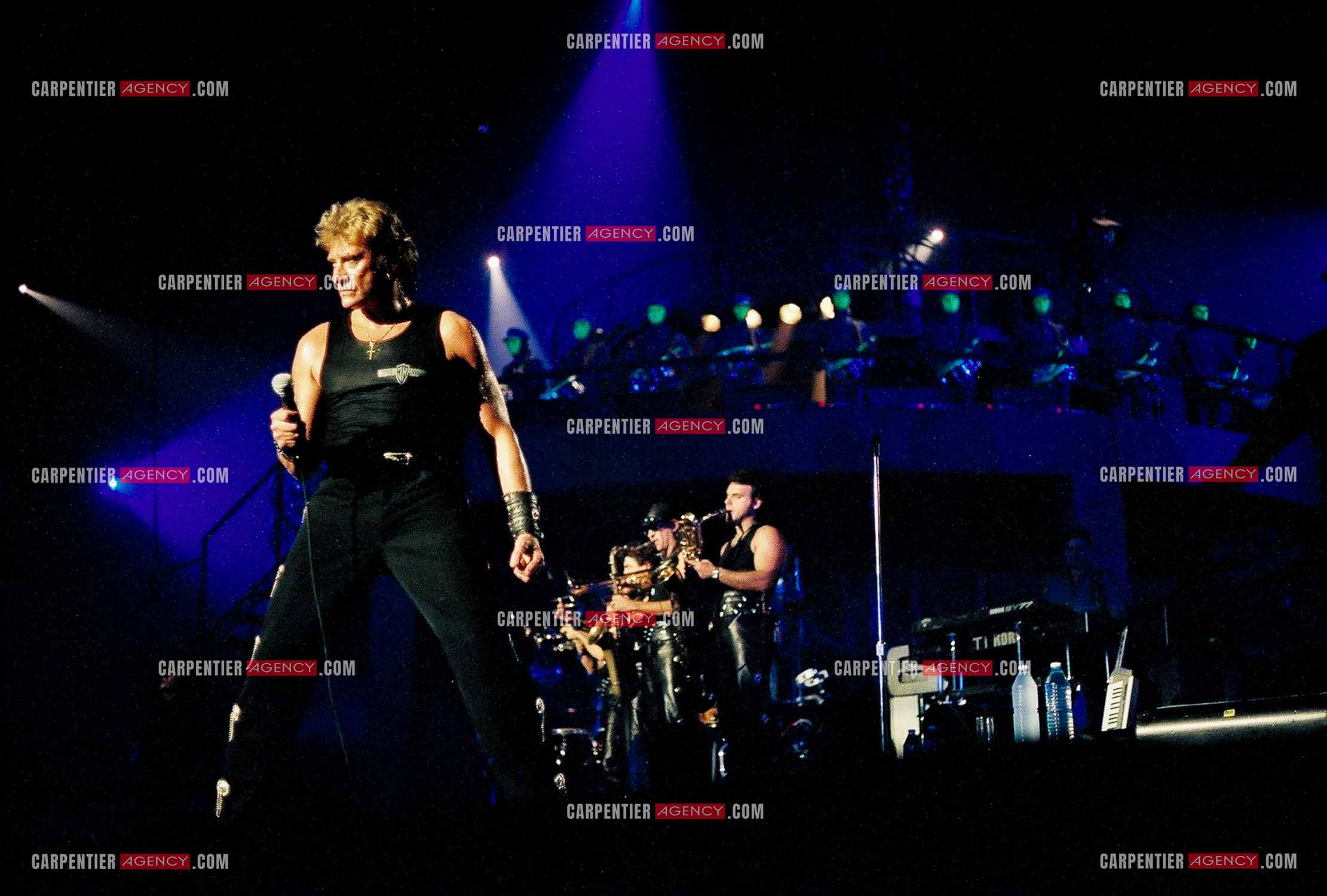 Le chanteur Johnny Hallyday en concert au Palais omnisports de Paris-Bercy du 14 septembre au 4 octobre 1992.        ( Exclusif )
