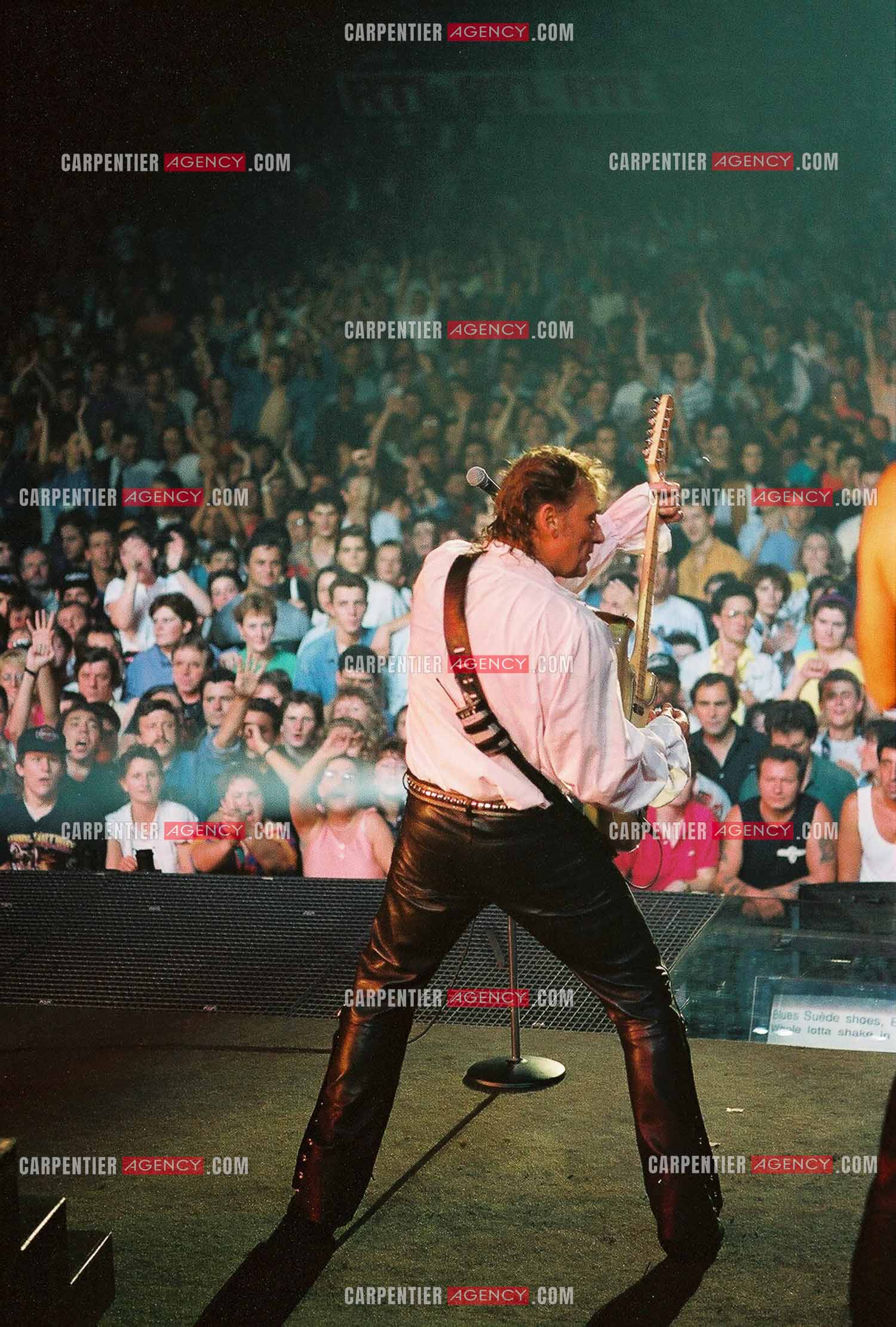 Le chanteur Johnny Hallyday en concert au Palais omnisports de Paris-Bercy du 14 septembre au 4 octobre 1992.        ( Exclusif )