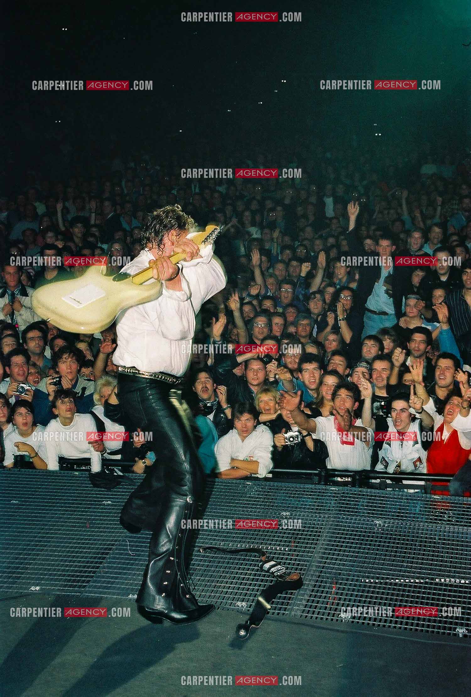 Le chanteur Johnny Hallyday en concert au Palais omnisports de Paris-Bercy du 14 septembre au 4 octobre 1992.        ( Exclusif )