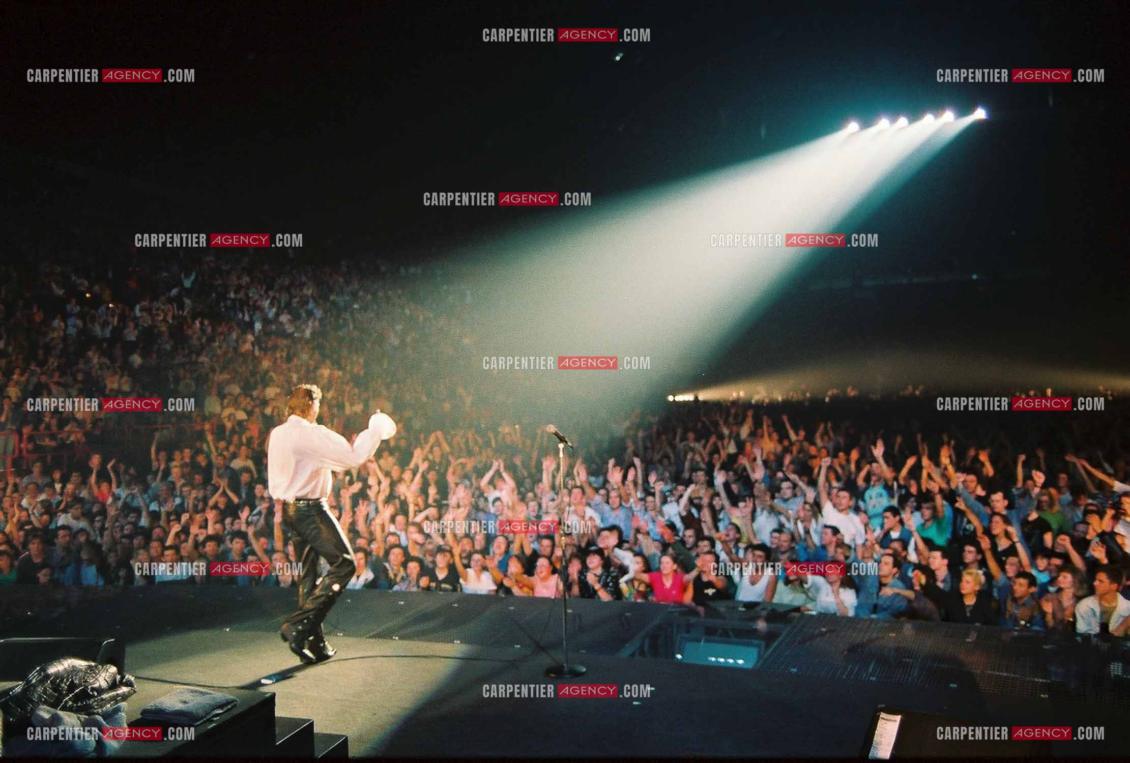 Le chanteur Johnny Hallyday en concert au Palais omnisports de Paris-Bercy du 14 septembre au 4 octobre 1992.        ( Exclusif )