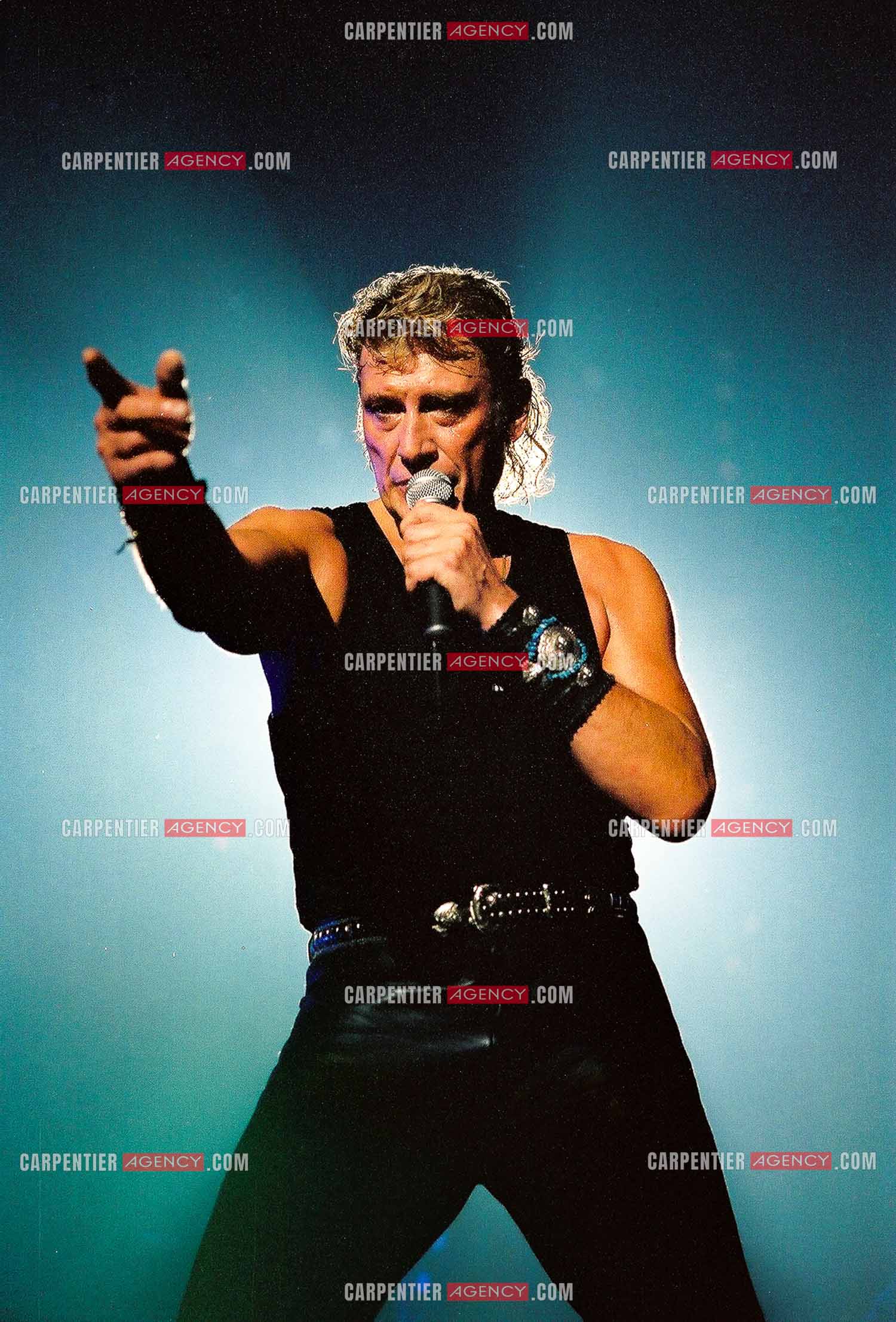 Le chanteur Johnny Hallyday en concert au Palais omnisports de Paris-Bercy du 14 septembre au 4 octobre 1992.        ( Exclusif )