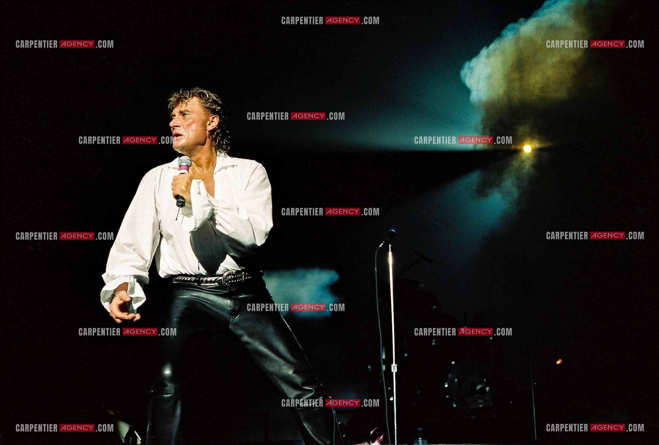Le chanteur Johnny Hallyday en concert au Palais omnisports de Paris-Bercy du 14 septembre au 4 octobre 1992.        ( Exclusif )