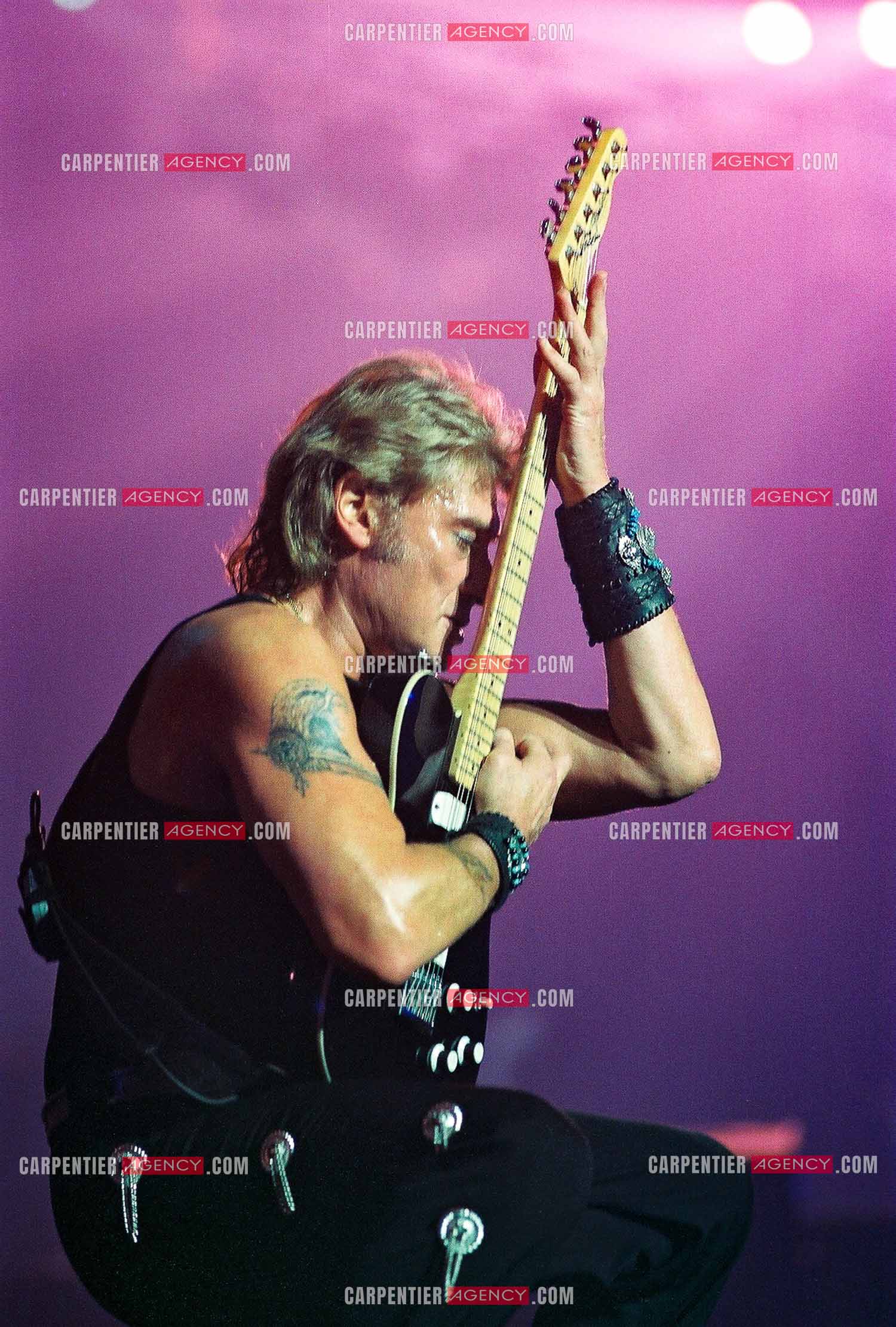 Le chanteur Johnny Hallyday en concert au Palais omnisports de Paris-Bercy du 14 septembre au 4 octobre 1992.        ( Exclusif )