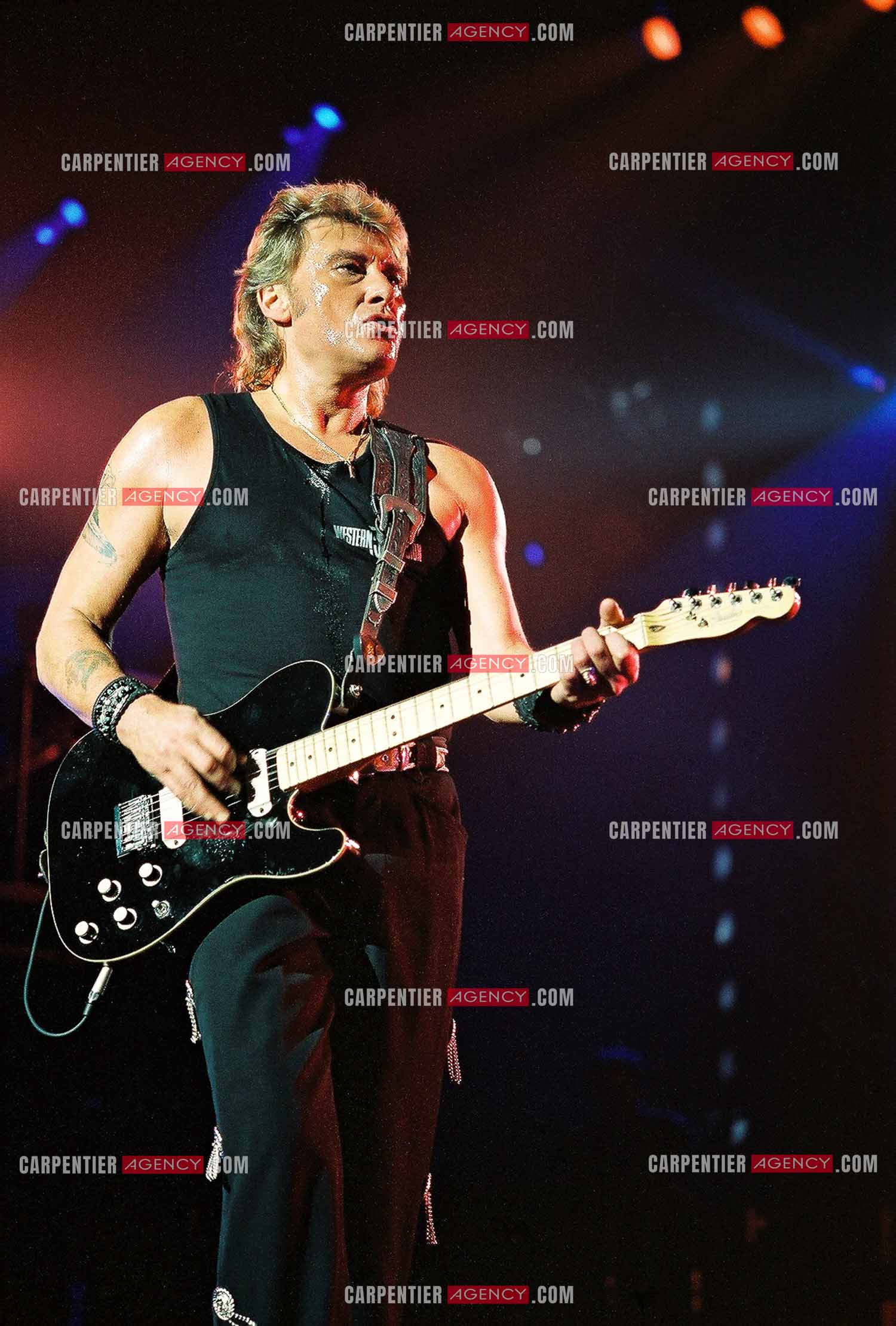 Le chanteur Johnny Hallyday en concert au Palais omnisports de Paris-Bercy du 14 septembre au 4 octobre 1992.        ( Exclusif )