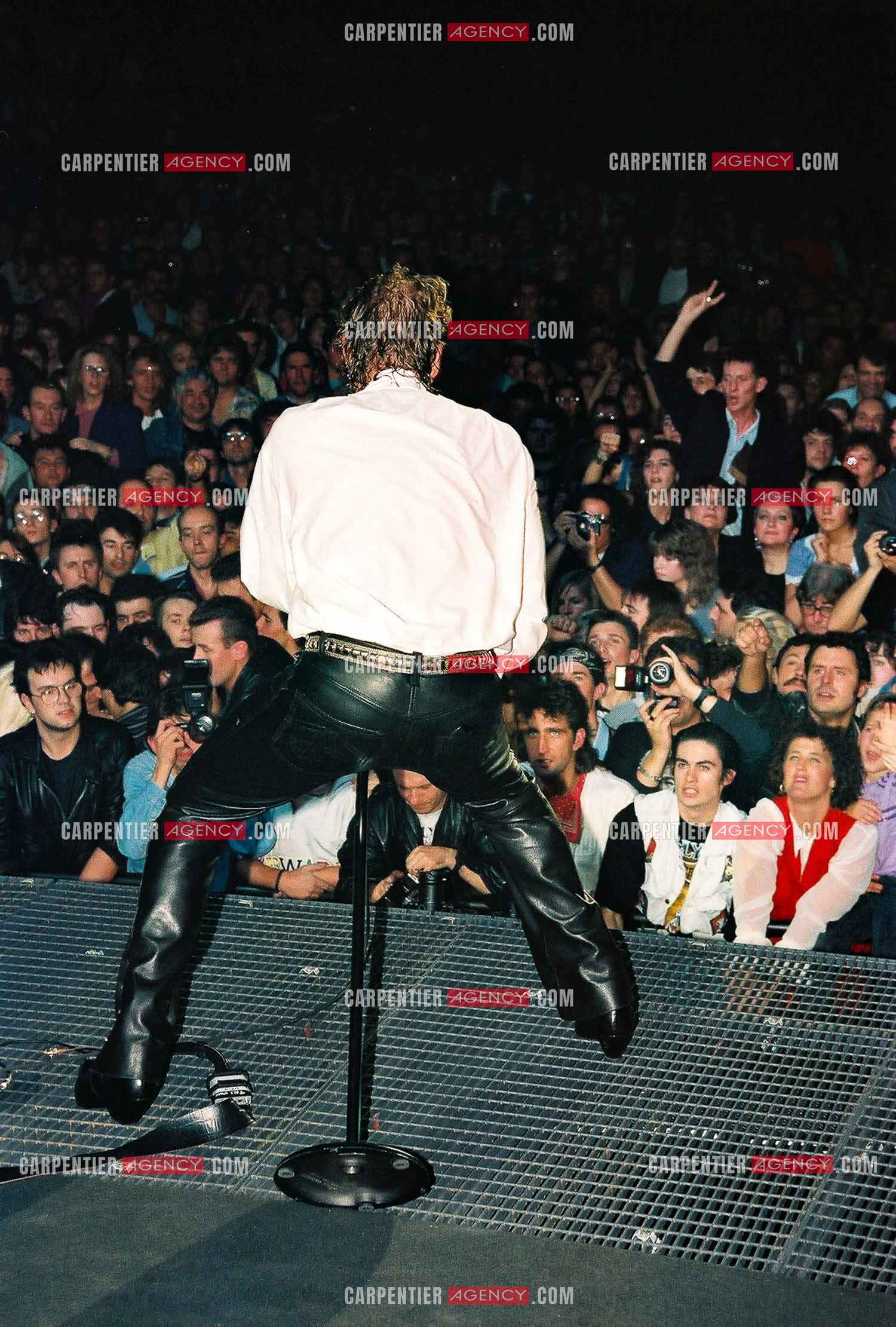 Le chanteur Johnny Hallyday en concert au Palais omnisports de Paris-Bercy du 14 septembre au 4 octobre 1992.        ( Exclusif )