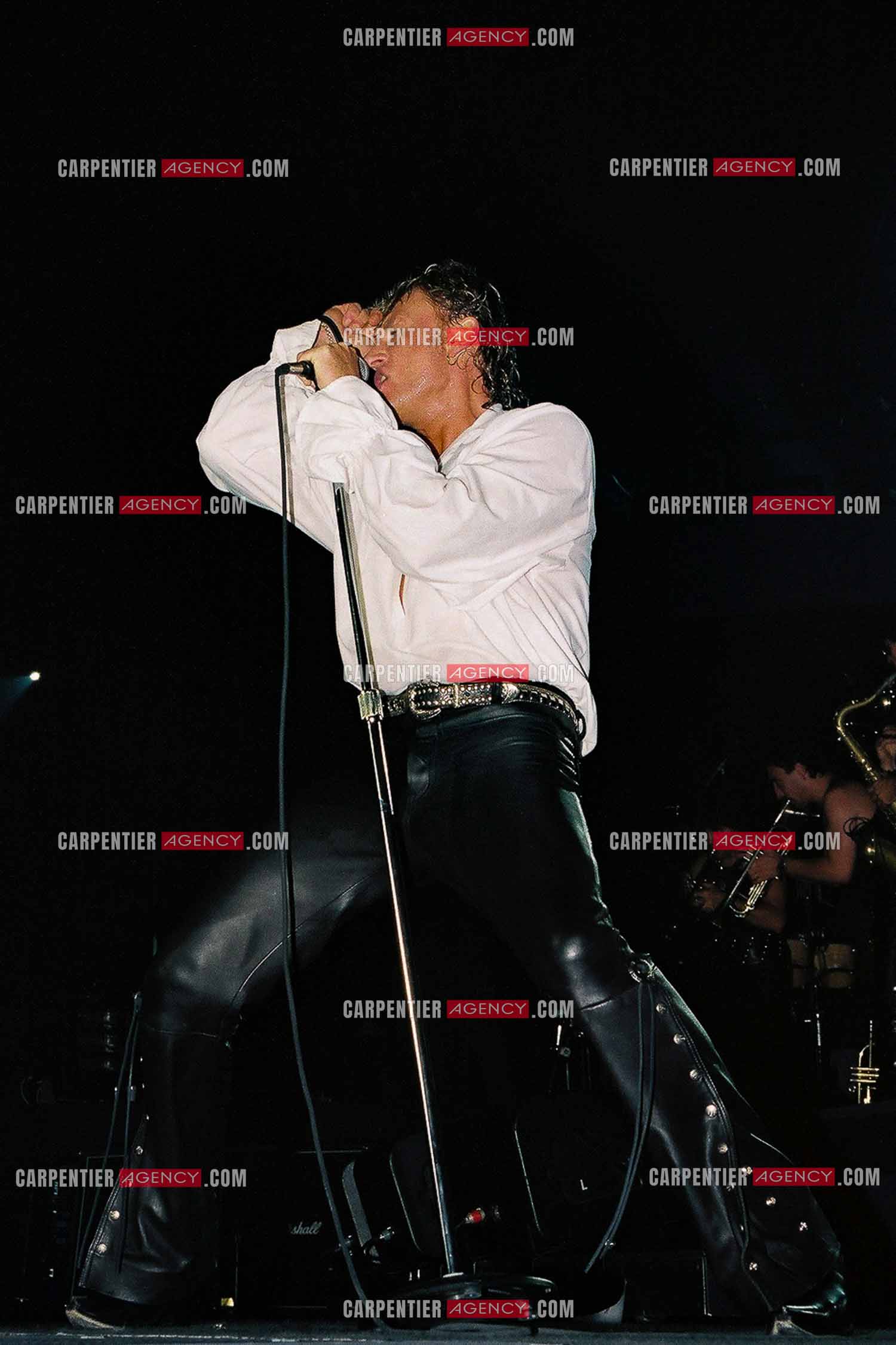 Le chanteur Johnny Hallyday en concert au Palais omnisports de Paris-Bercy du 14 septembre au 4 octobre 1992.        ( Exclusif )