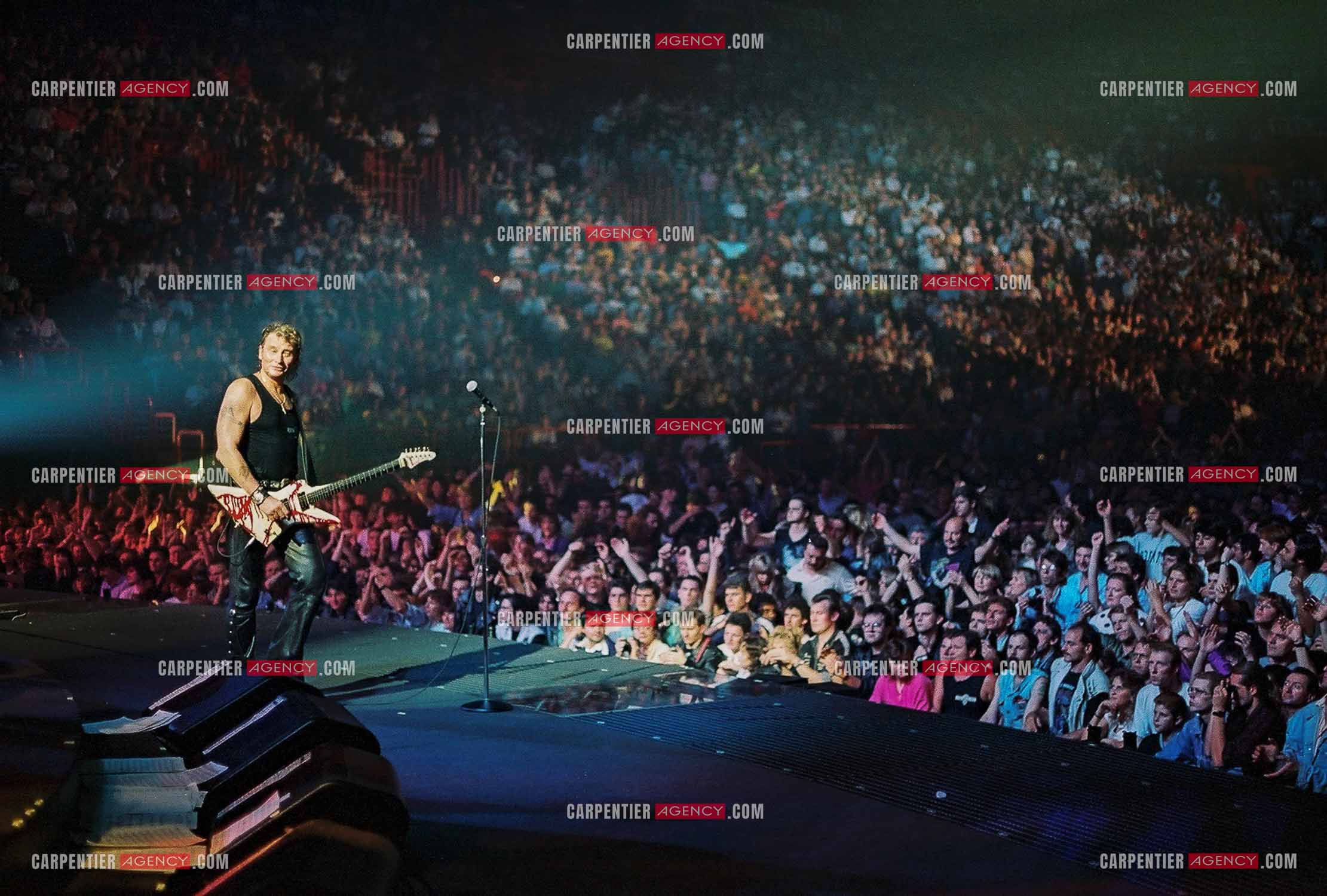Le chanteur Johnny Hallyday en concert au Palais omnisports de Paris-Bercy du 14 septembre au 4 octobre 1992.        ( Exclusif )
