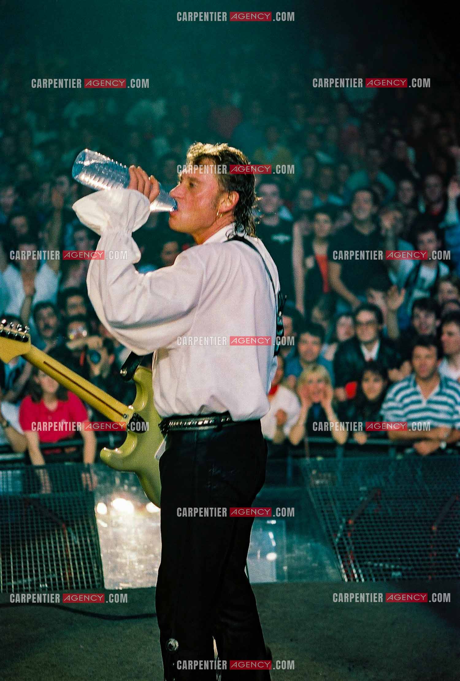 Le chanteur Johnny Hallyday en concert au Palais omnisports de Paris-Bercy du 14 septembre au 4 octobre 1992.        ( Exclusif )