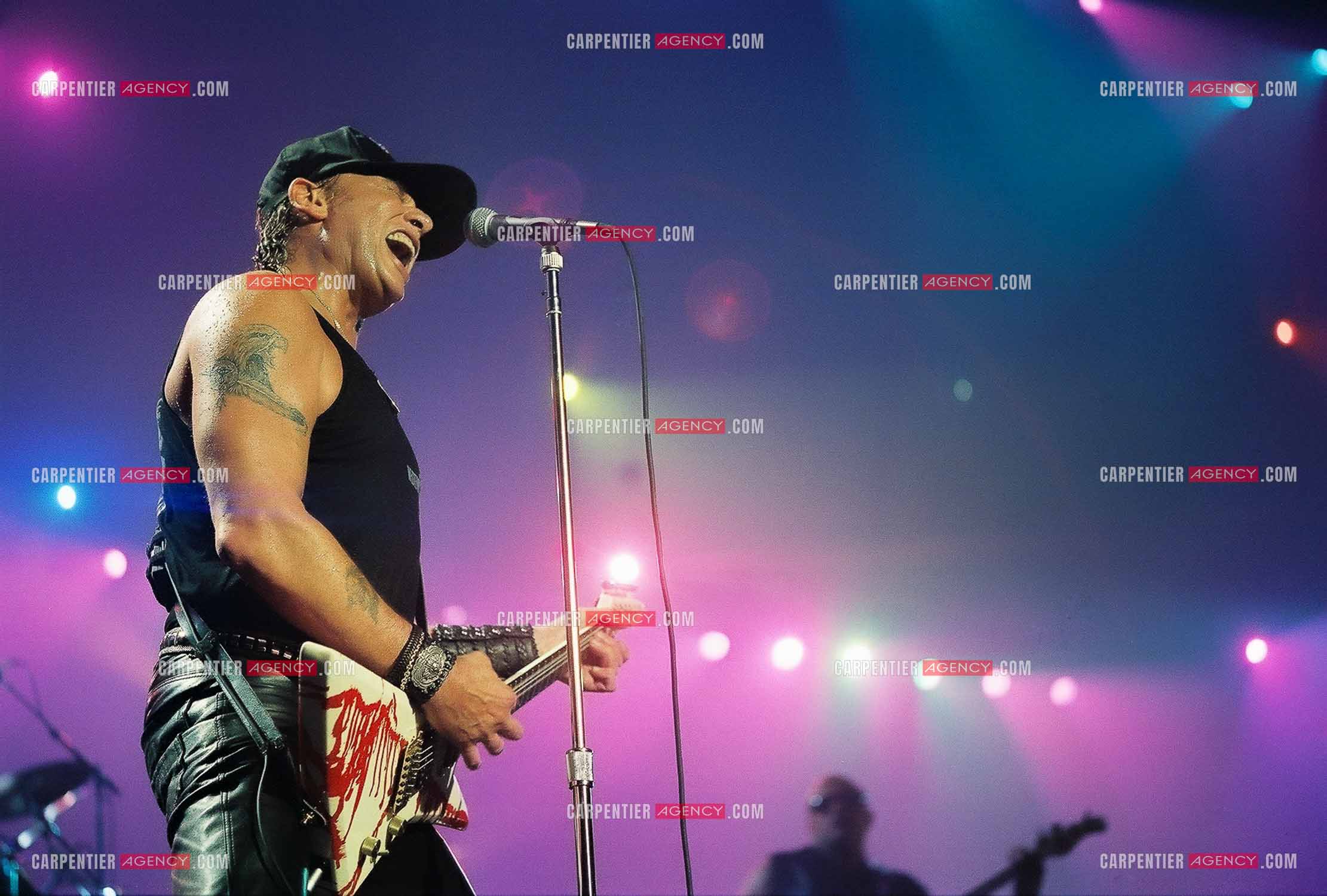 Le chanteur Johnny Hallyday en concert au Palais omnisports de Paris-Bercy du 14 septembre au 4 octobre 1992.        ( Exclusif )