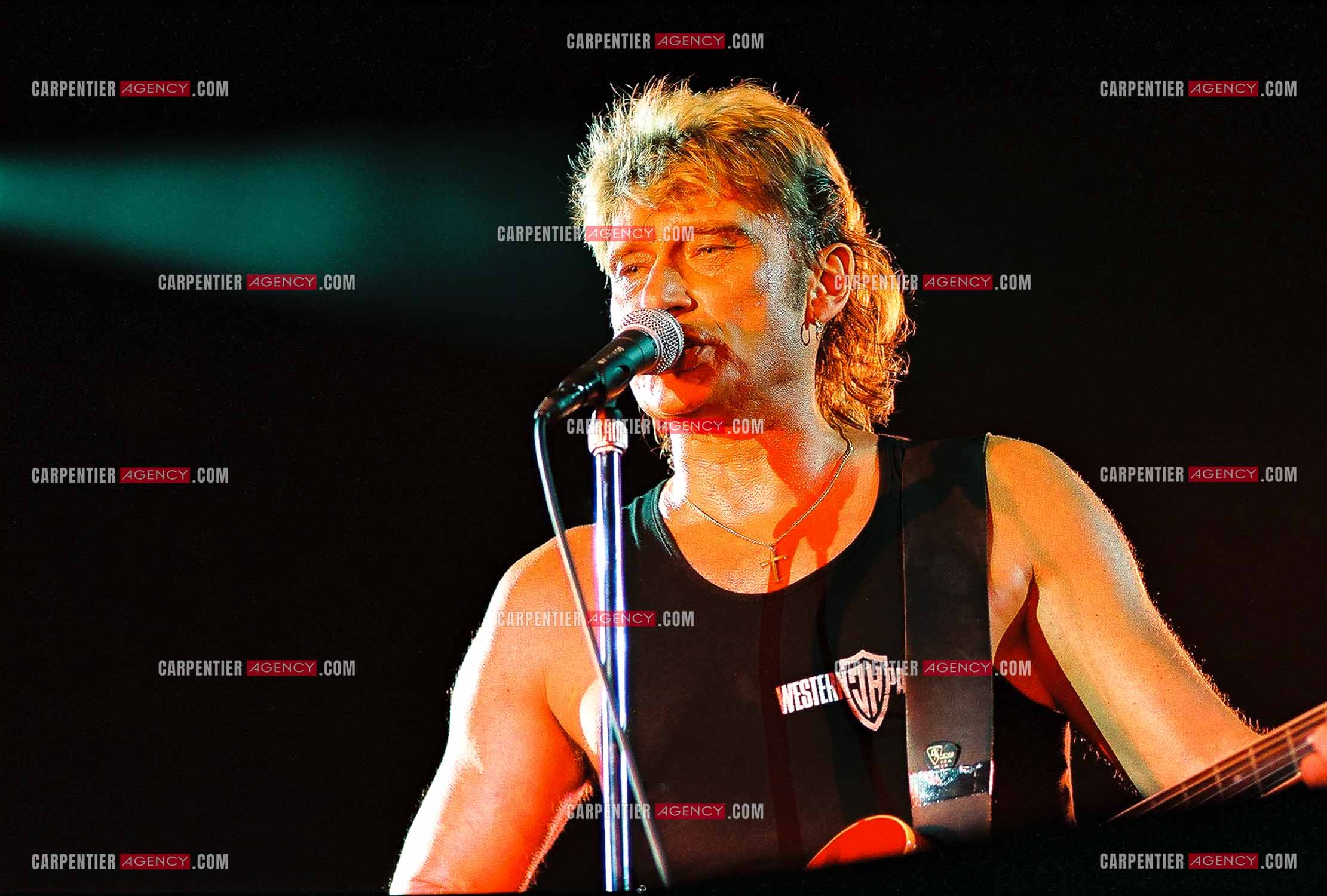 Le chanteur Johnny Hallyday en concert au Palais omnisports de Paris-Bercy du 14 septembre au 4 octobre 1992.        ( Exclusif )