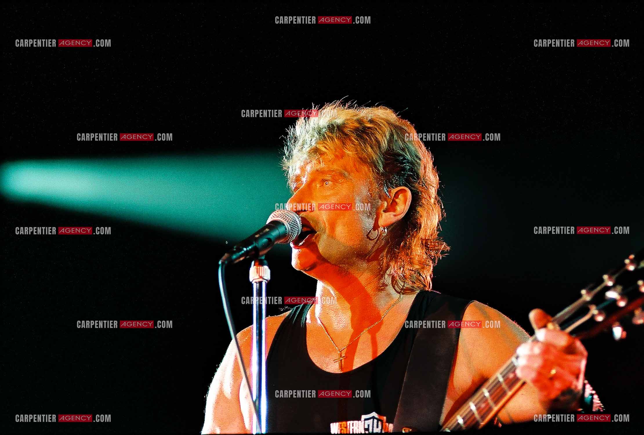 Le chanteur Johnny Hallyday en concert au Palais omnisports de Paris-Bercy du 14 septembre au 4 octobre 1992.        ( Exclusif )
